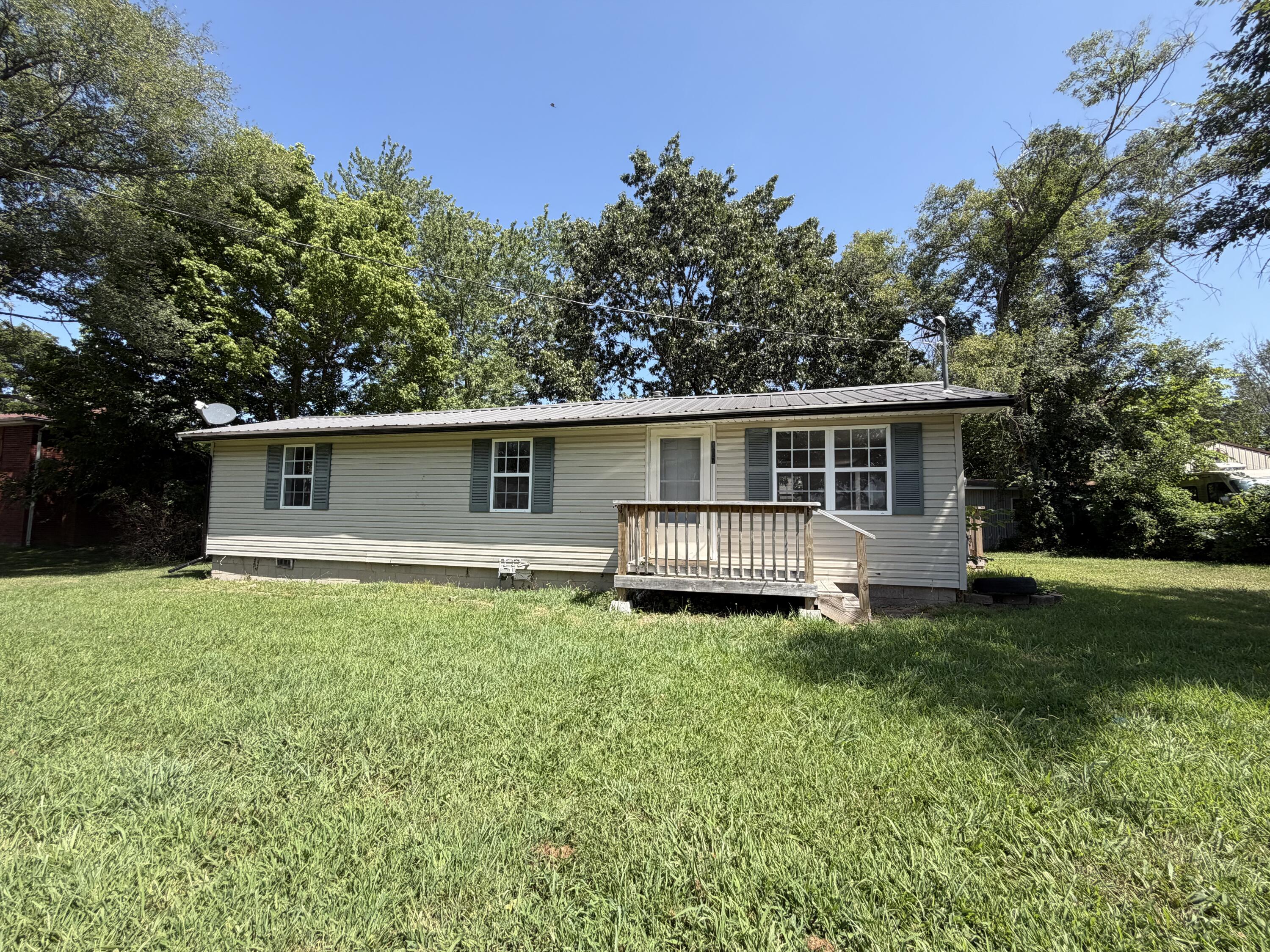 407 W Brown Street, Clever MO 65631