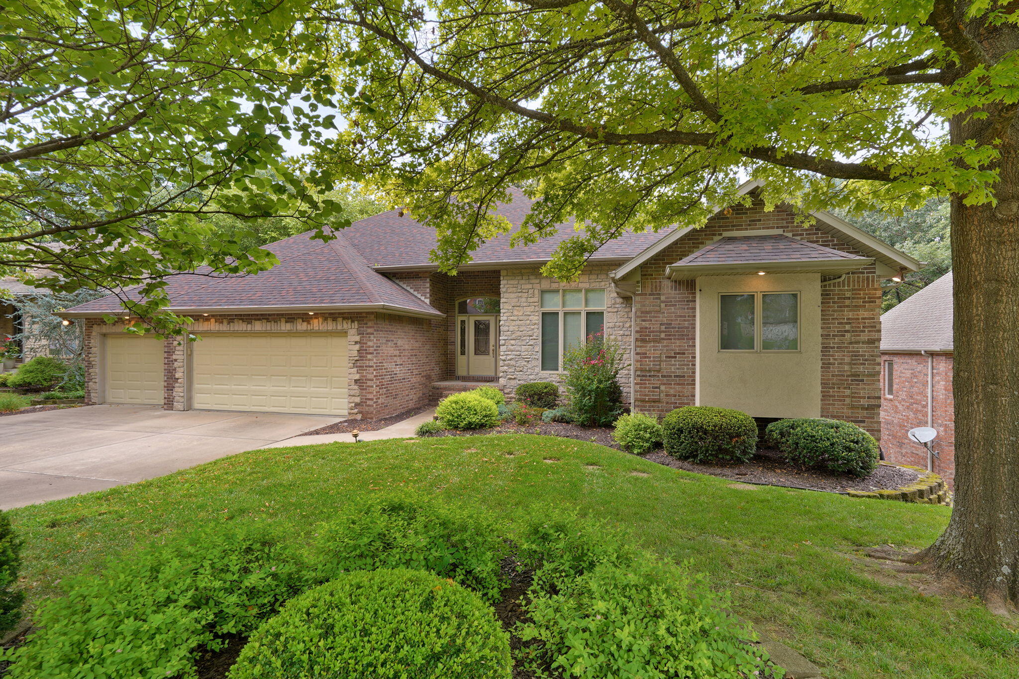 2441 S Forrest Heights Avenue, Springfield MO 65809
