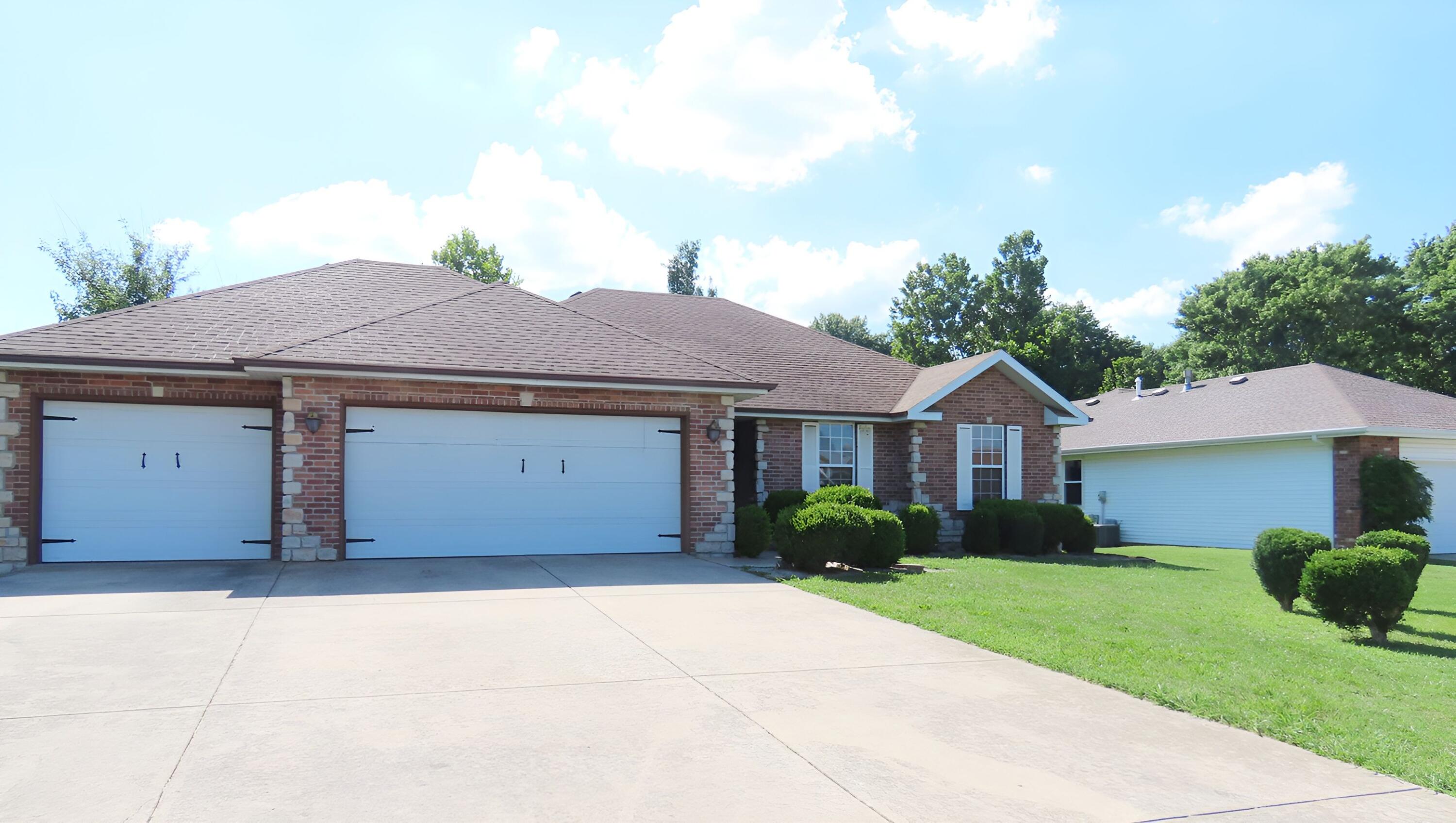 3877 S Cottage Avenue, Springfield MO 65807