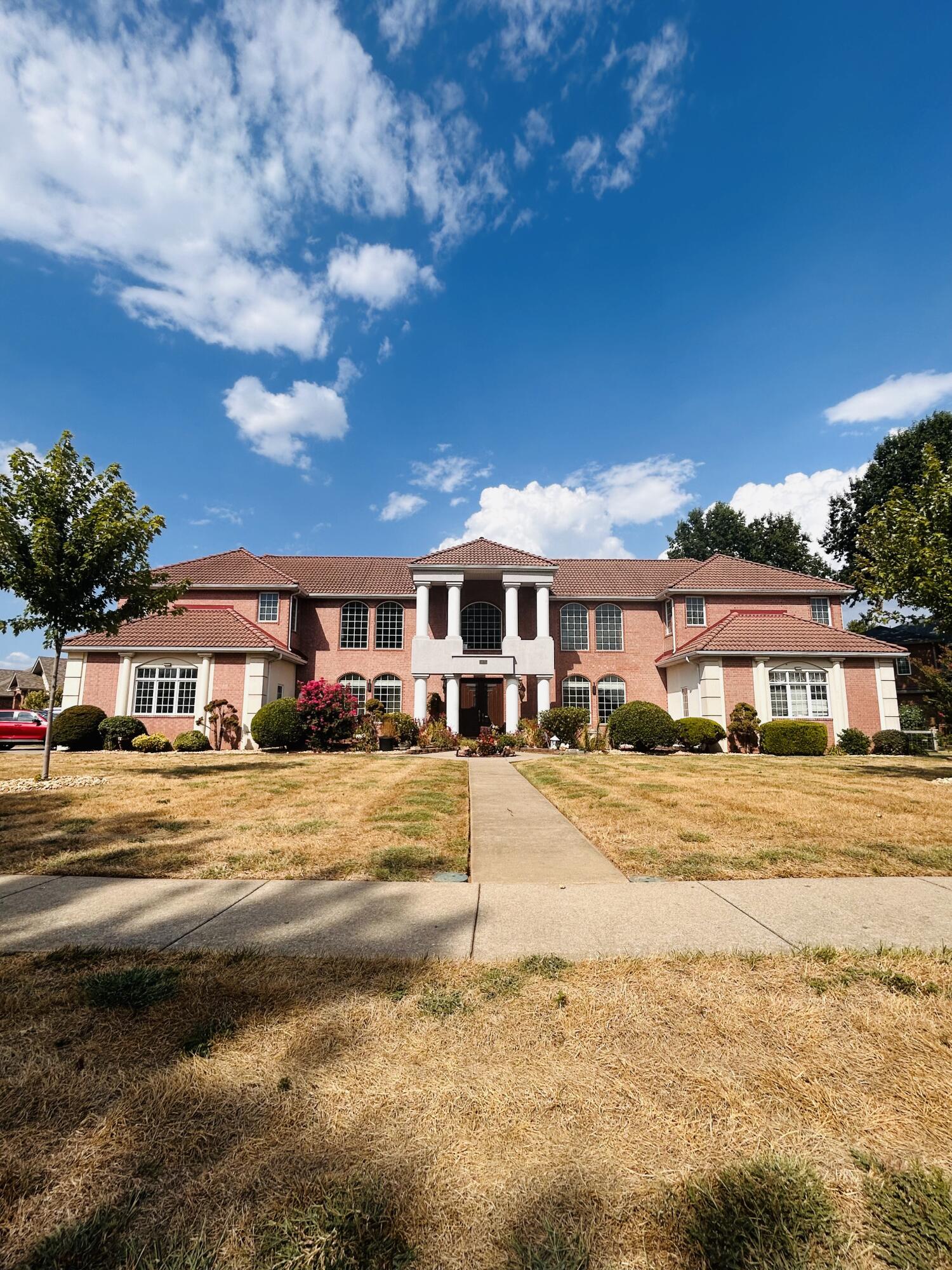 1021 E Ironbridge Circle, Springfield MO 65810