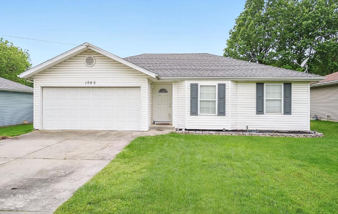 1045 N Dickerson Avenue, Springfield MO 65803