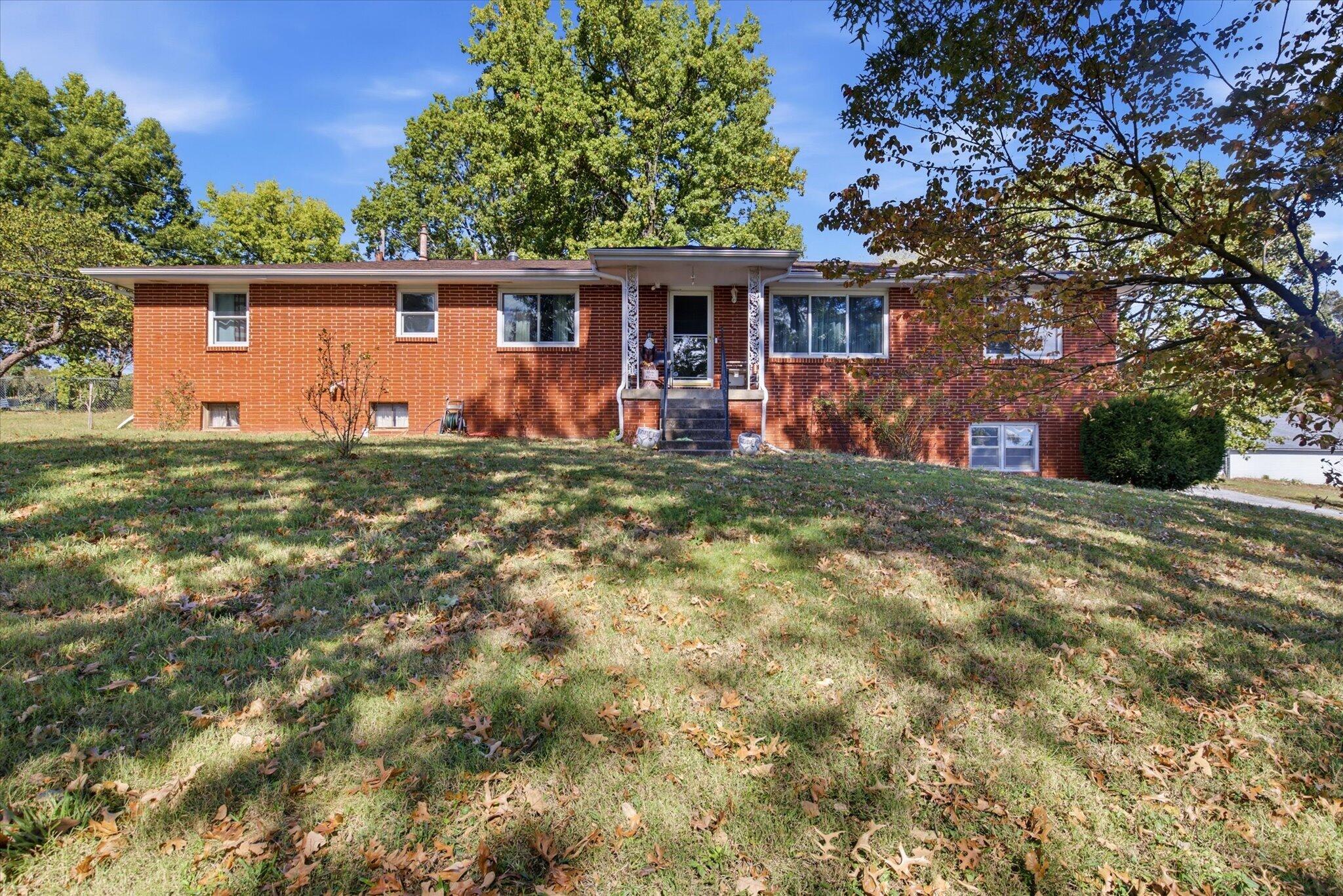 1595 E Farm Road 92, Springfield MO 65803