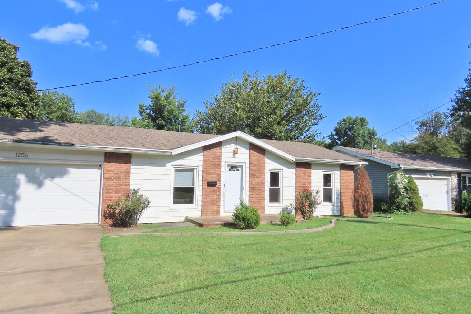 1256 S Meadowview Avenue, Springfield MO 65804