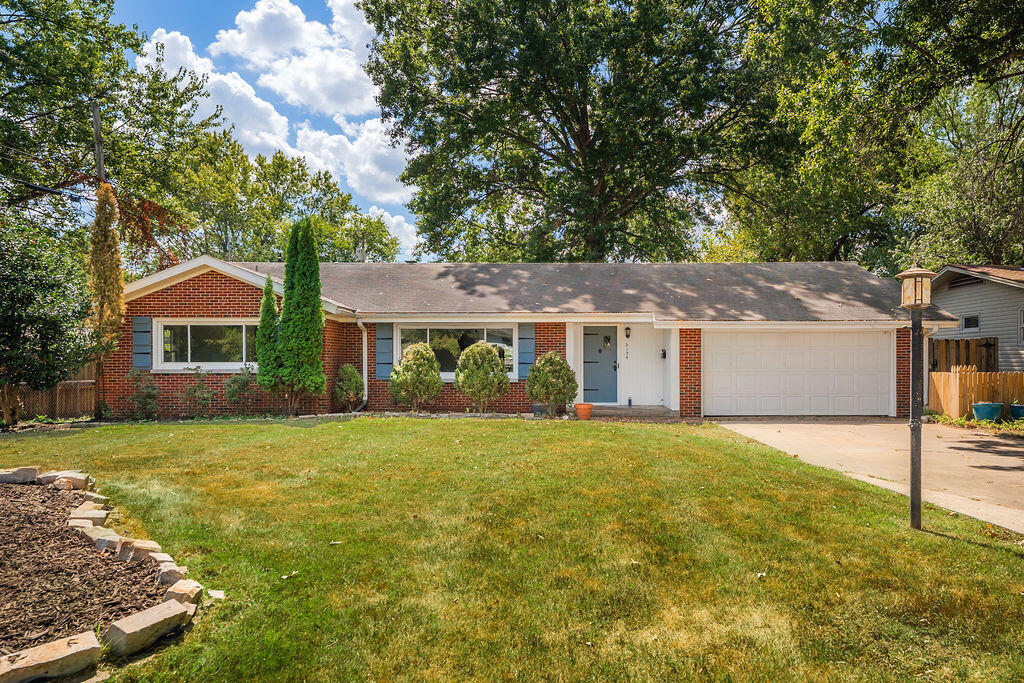 2134 E Crestview Street, Springfield MO 65804