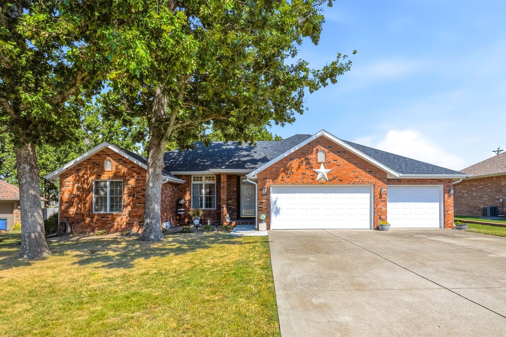 705 W Bryant Street, Nixa MO 65714