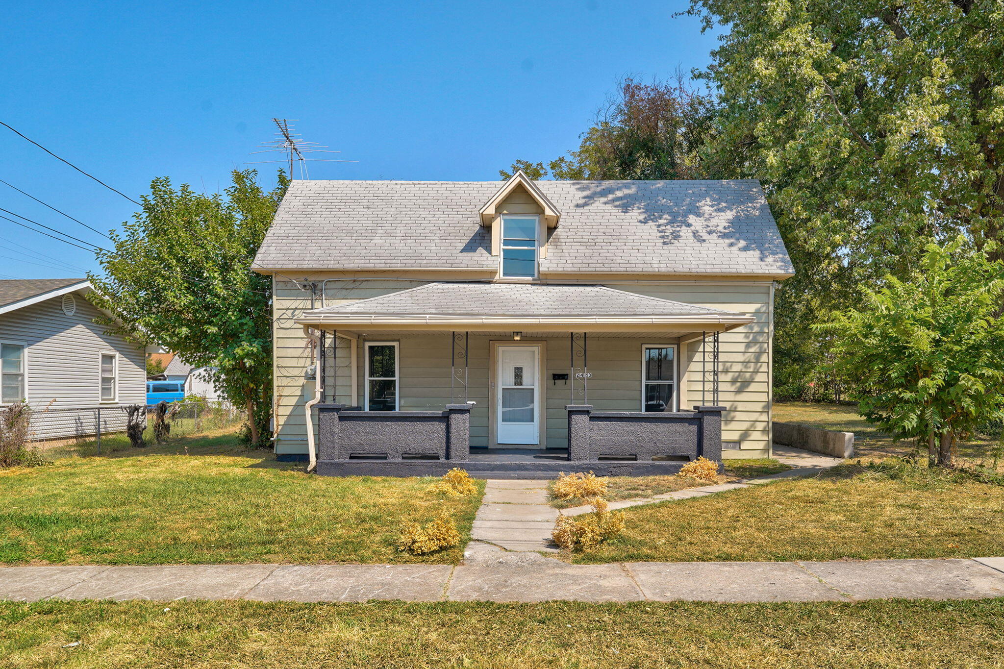 2423 W Olive Street, Springfield MO 65802