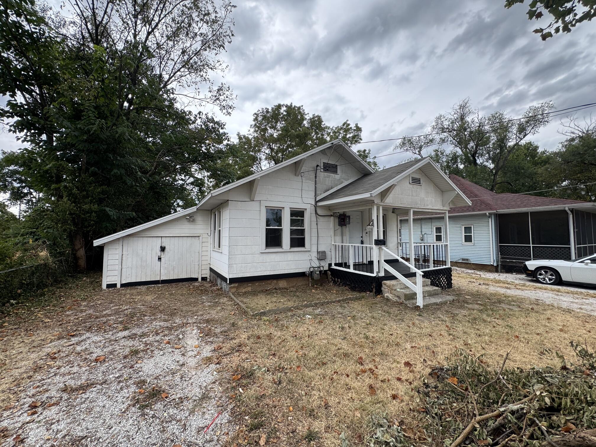 2106 W Webster Street, Springfield MO 65802