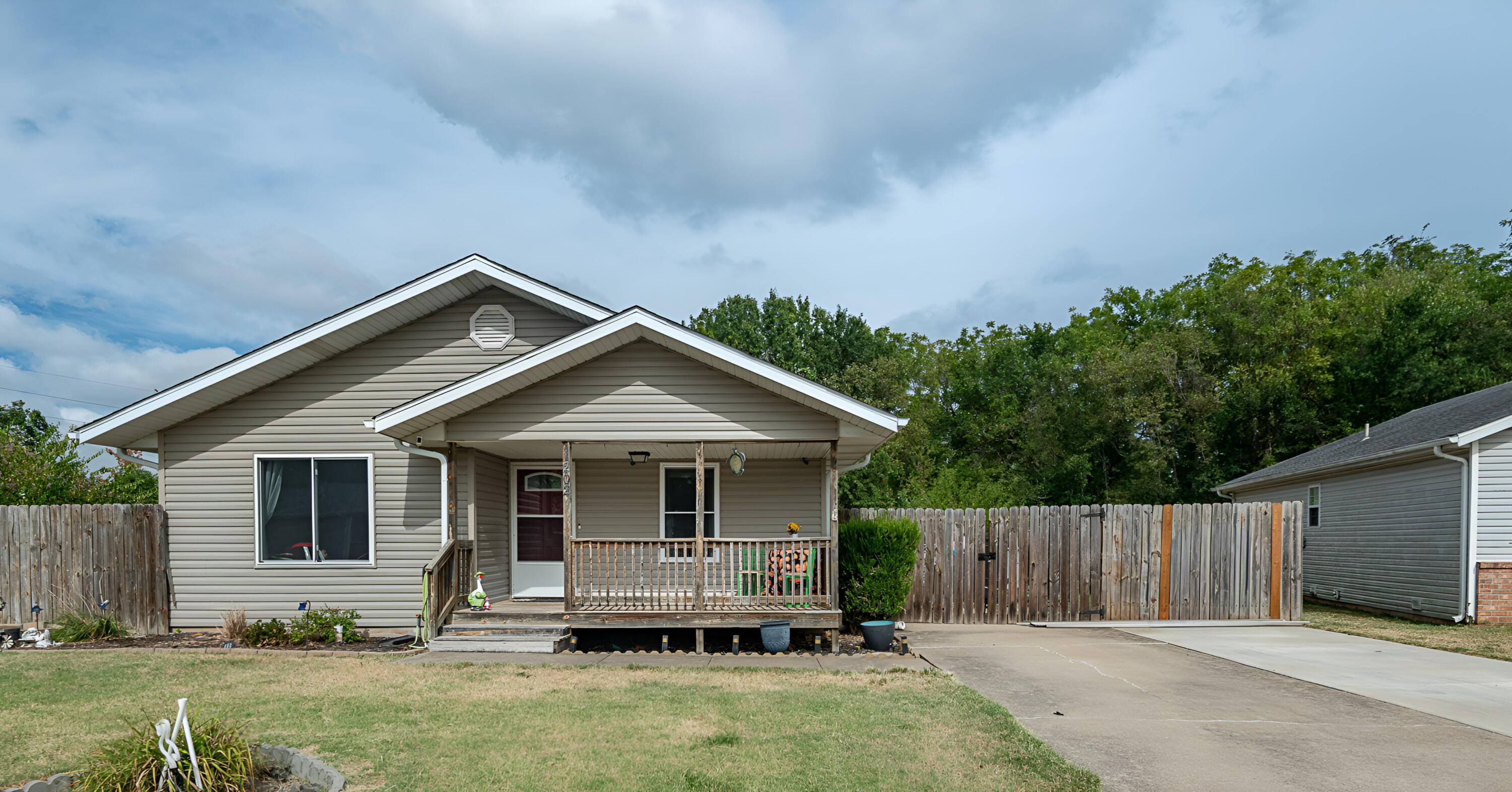 1202 N Oak Park Drive, Springfield MO 65802