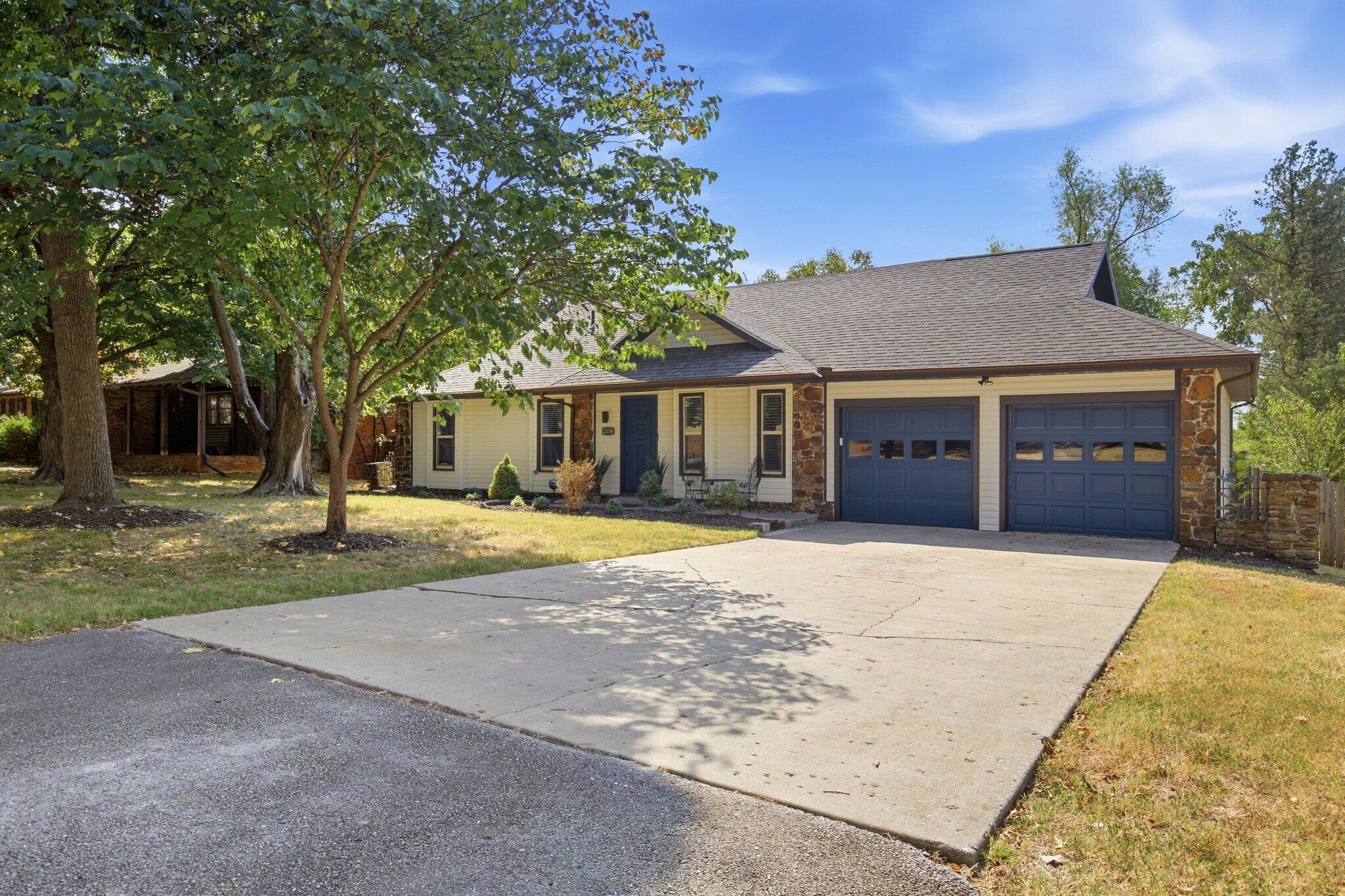 2158 E Cardinal Street, Springfield MO 65804