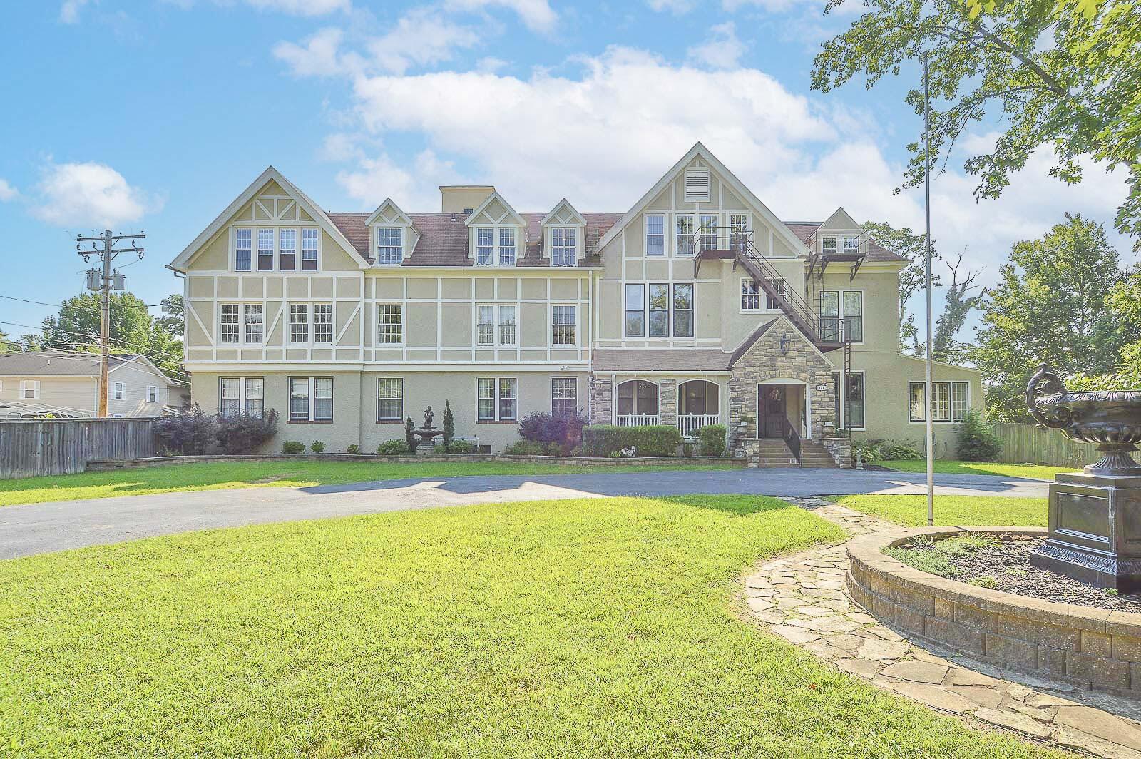 924 N Main Avenue, Springfield MO 65802