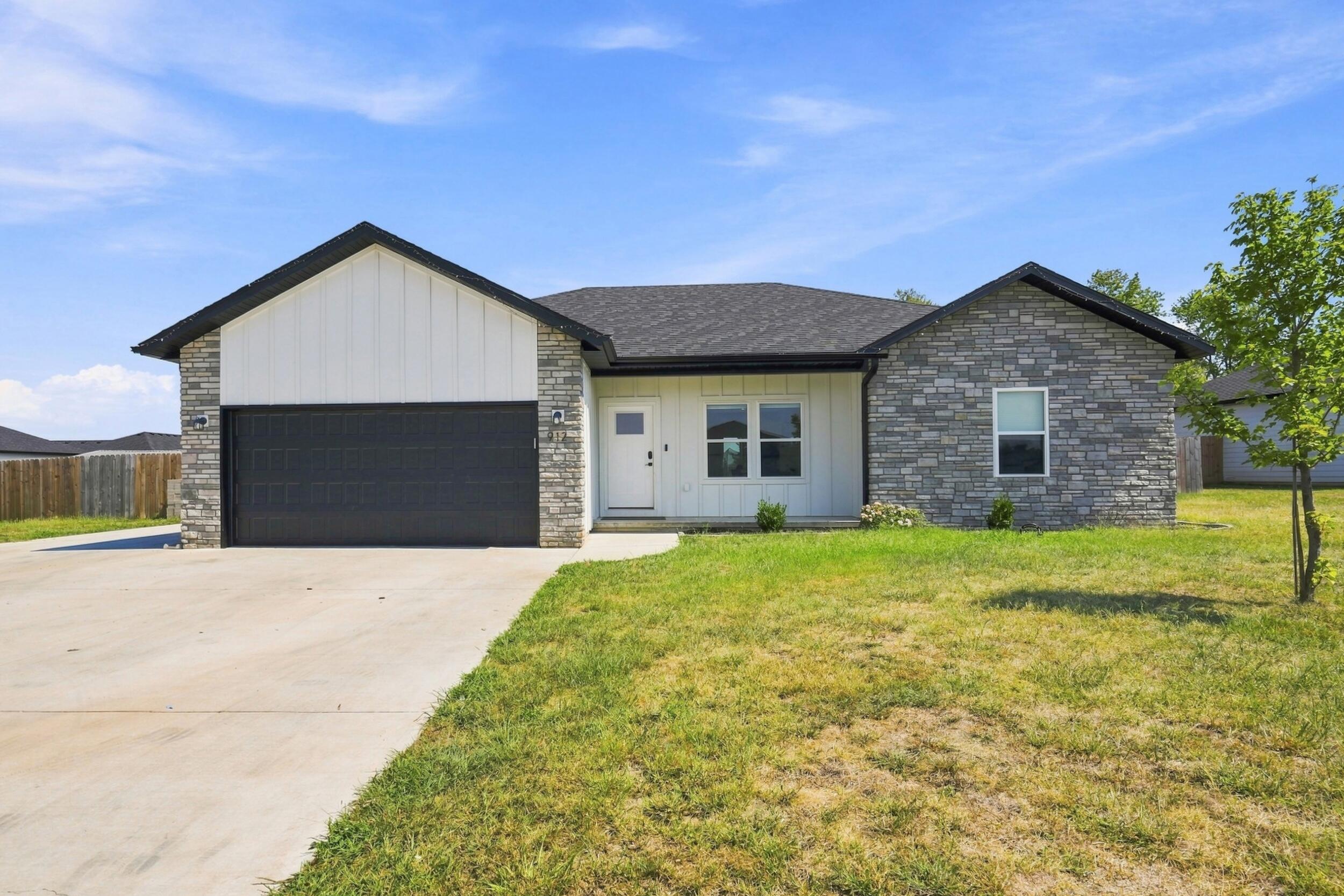 912 Dishman Circle, Rogersville MO 65742