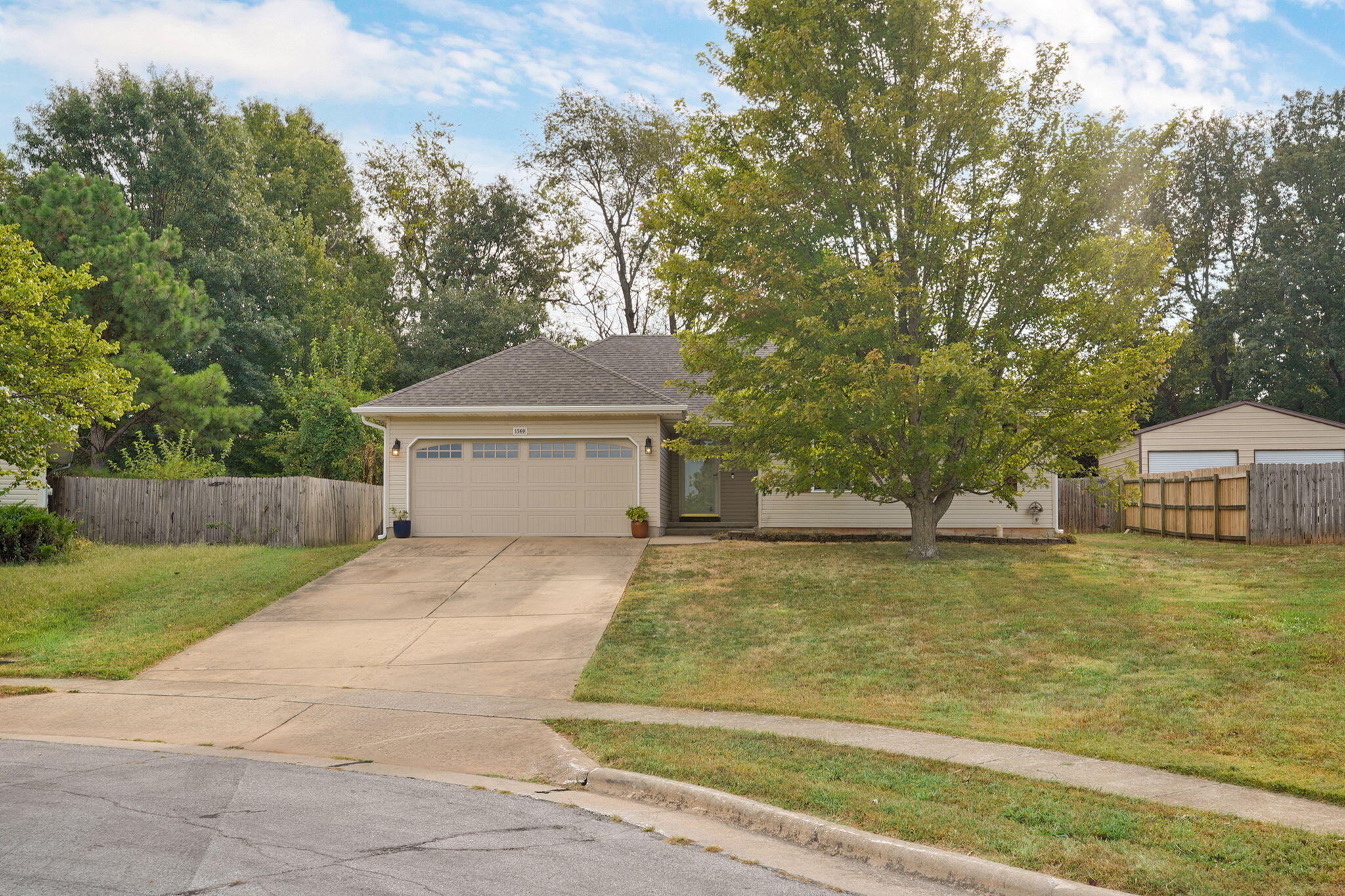 1560 S Timbercreek Avenue, Springfield MO 65807