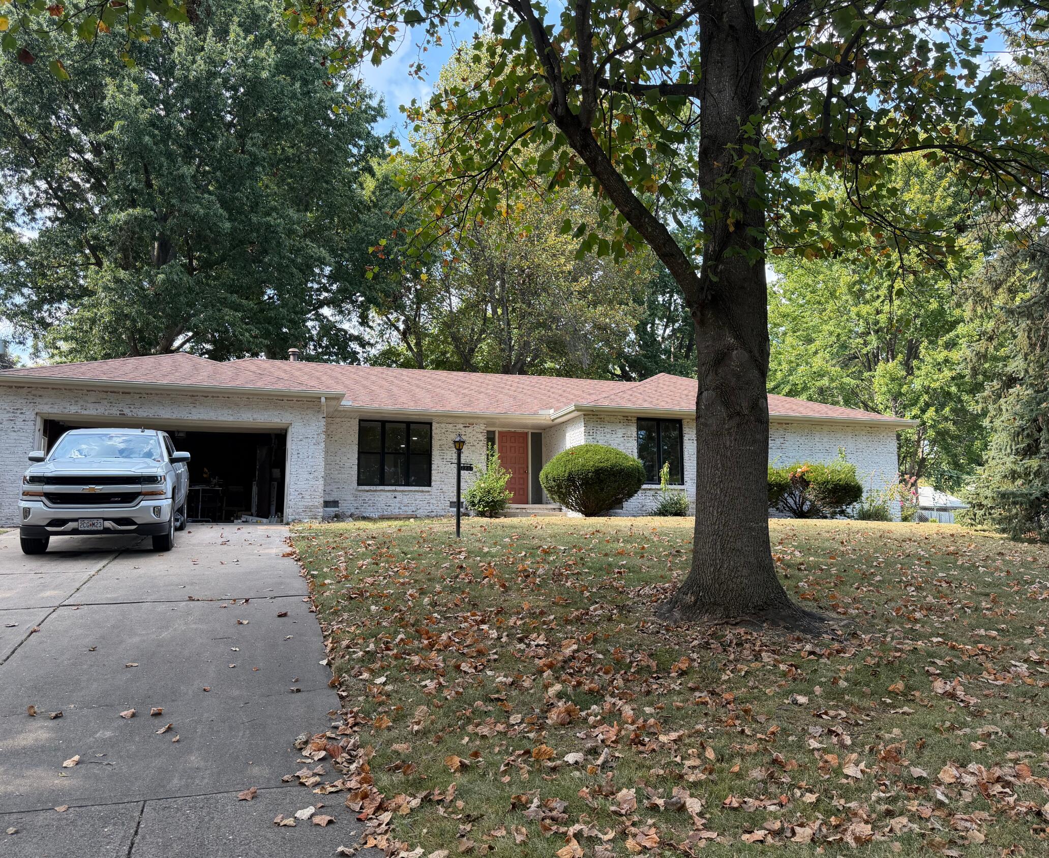 2717 S Melrose Avenue, Springfield MO 65804