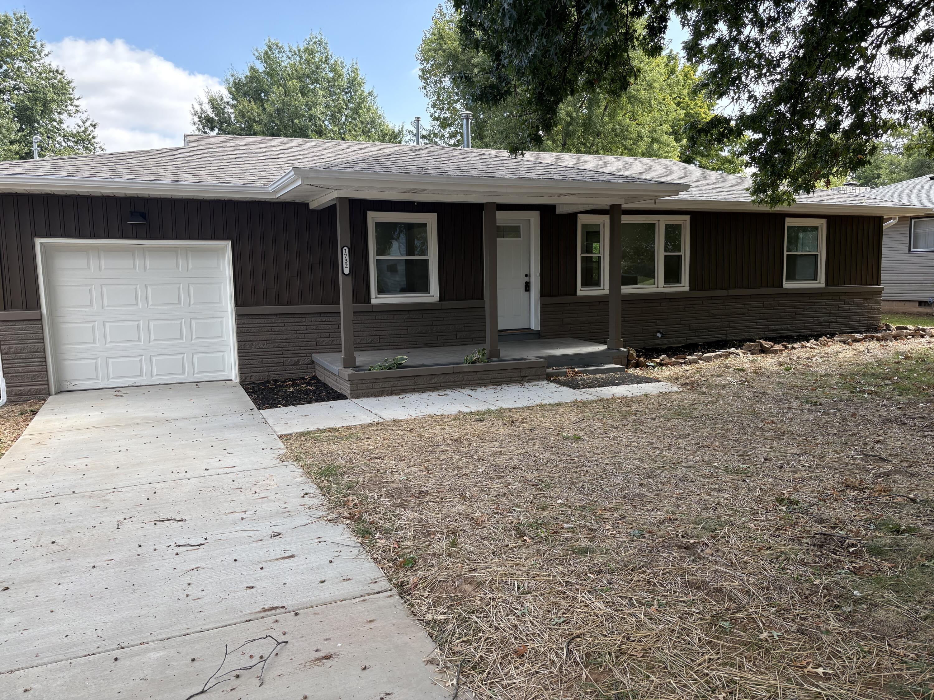 1732 S Lancaster Avenue, Springfield MO 65807