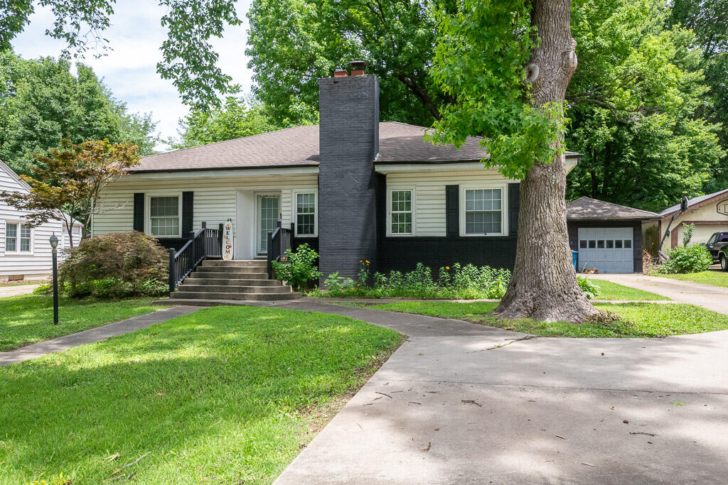 1218 S National Avenue, Springfield MO 65804