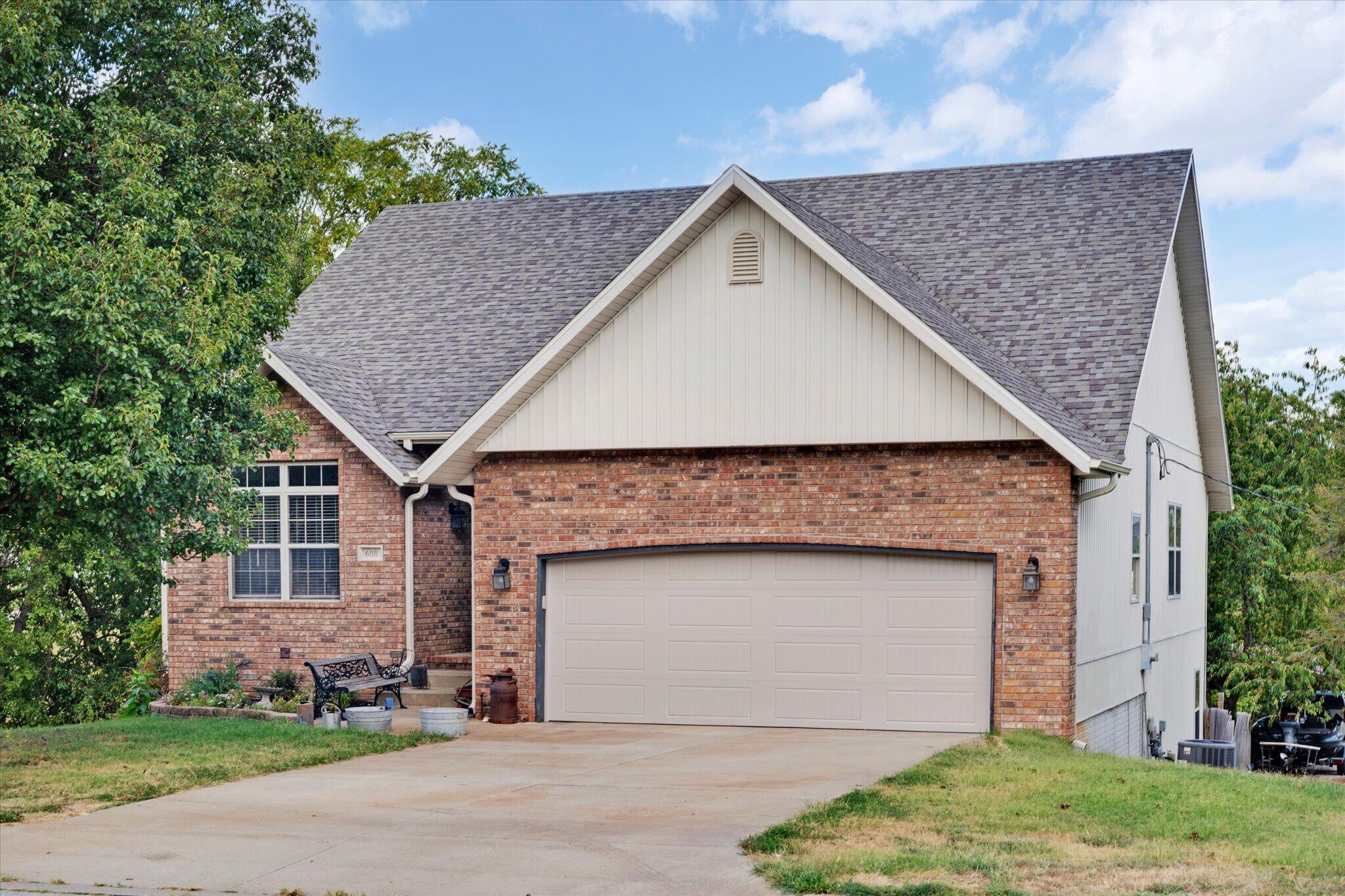 608 S Cully Avenue, Republic MO 65738