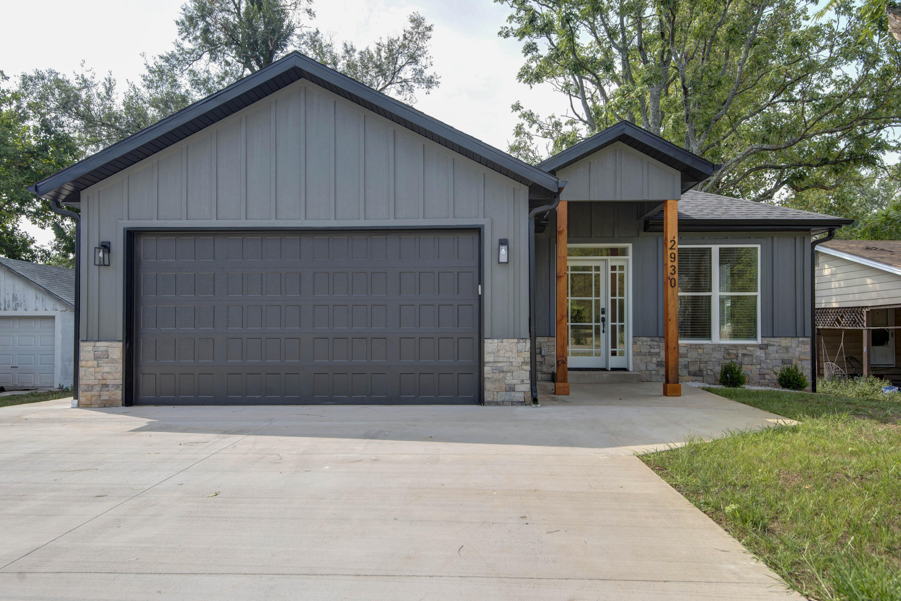 2930 W Olive Street, Springfield MO 65802