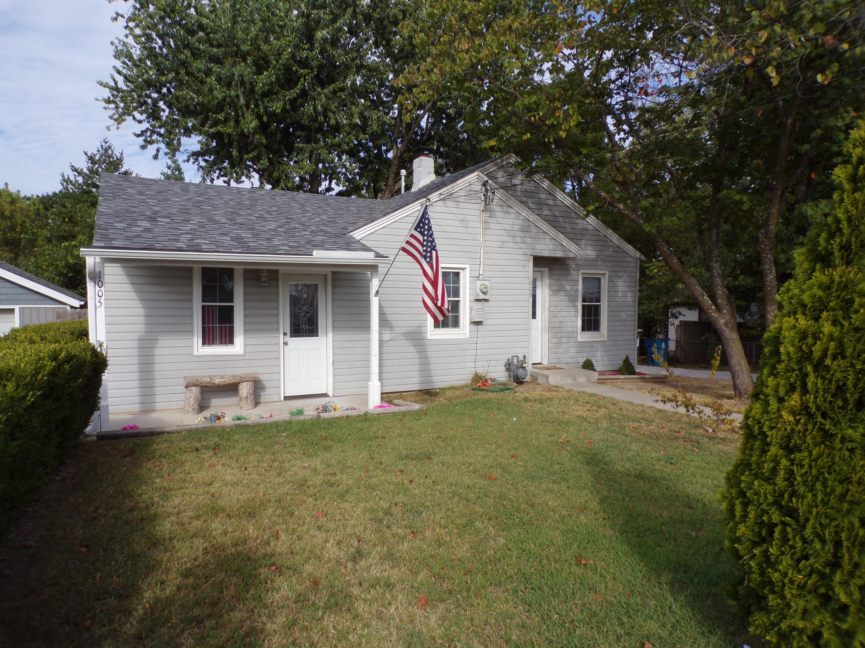 1005 S 3rd Street, Ozark MO 65721