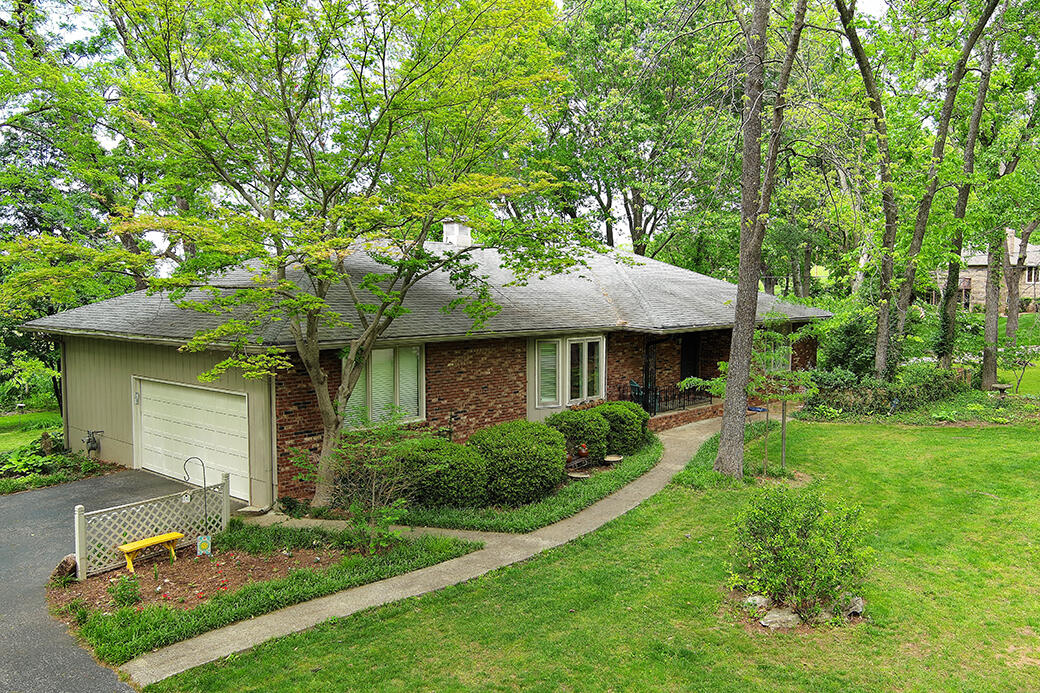 2615 E Melbourne Road, Springfield MO 65804