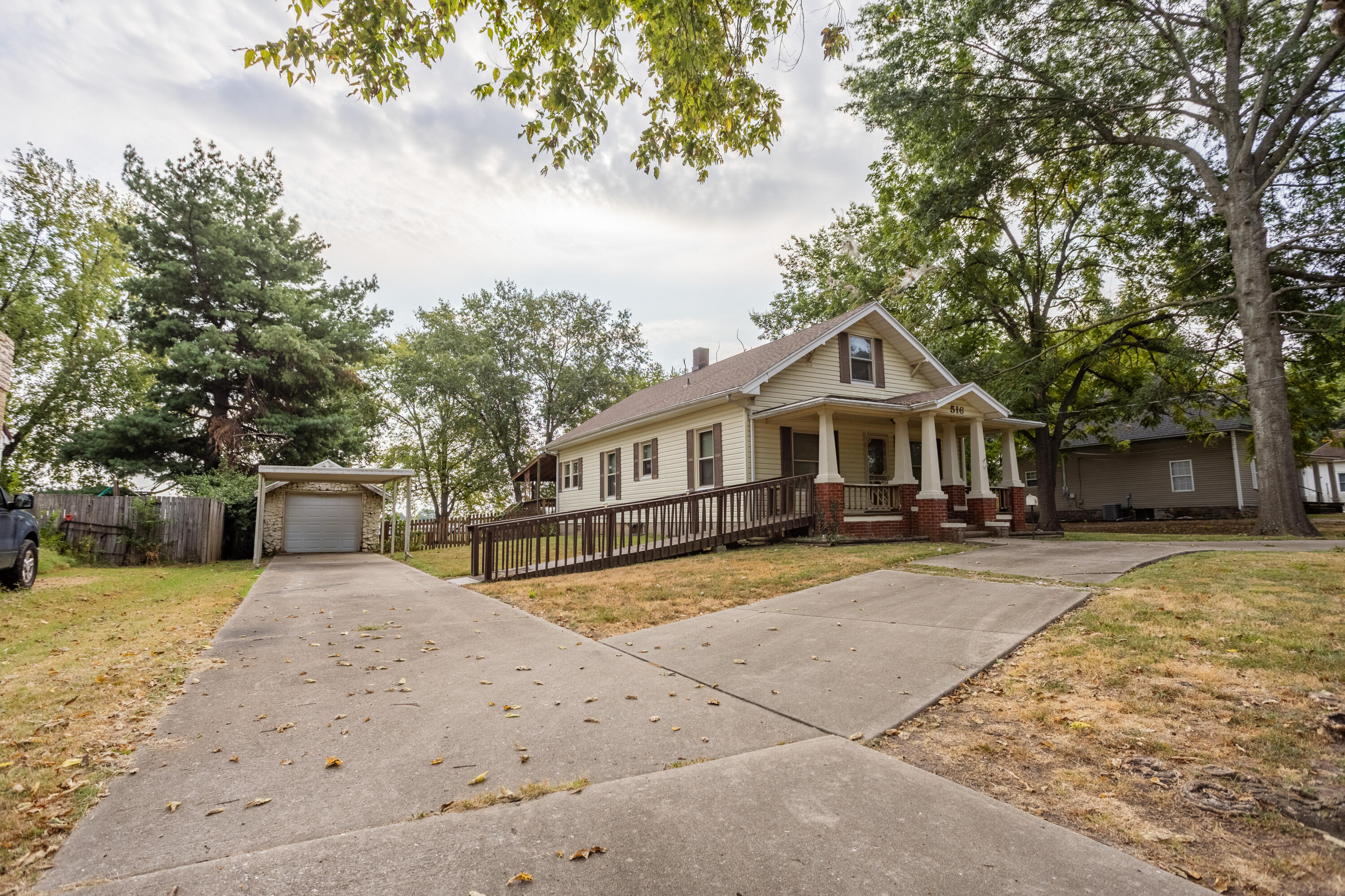 516 N Pine Avenue, Republic MO 65738