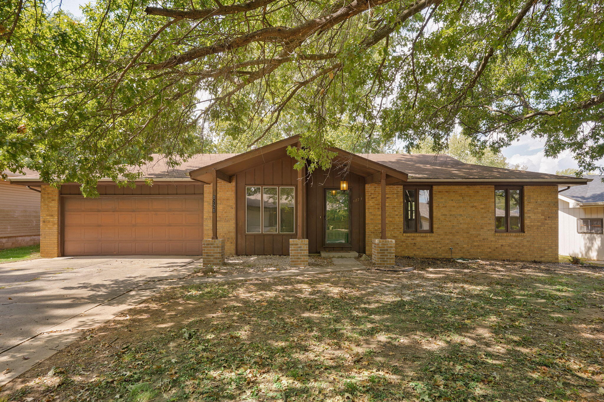 1221 S John Avenue, Springfield MO 65804