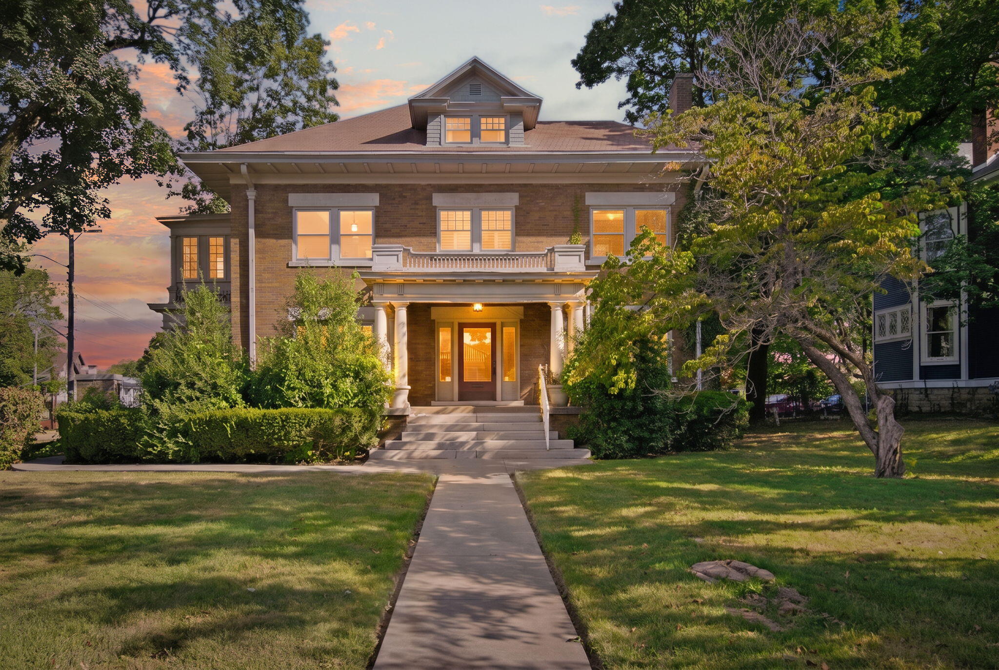 1201 E Walnut Street, Springfield MO 65802