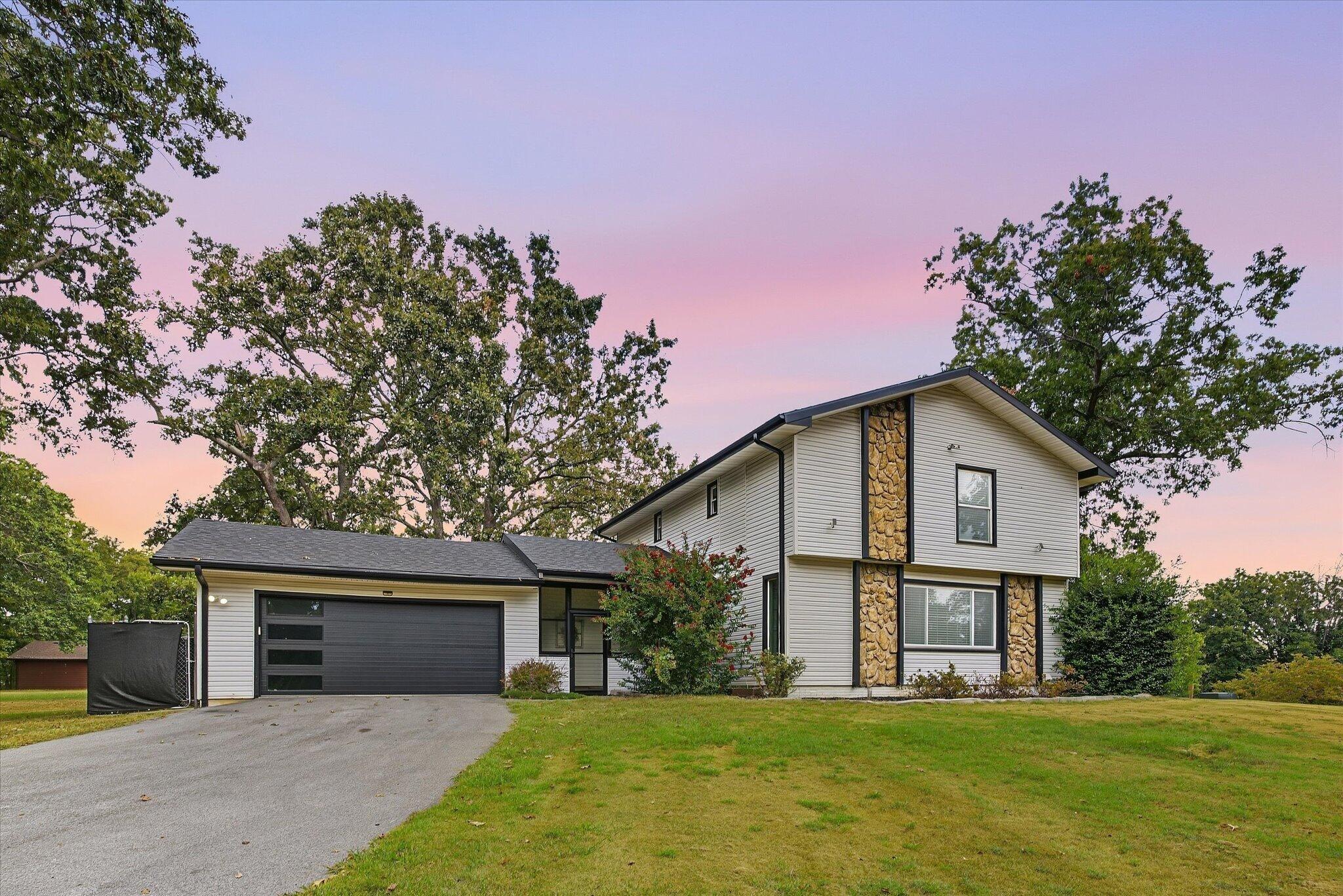 1511 E Groves Drive, Ozark MO 65721