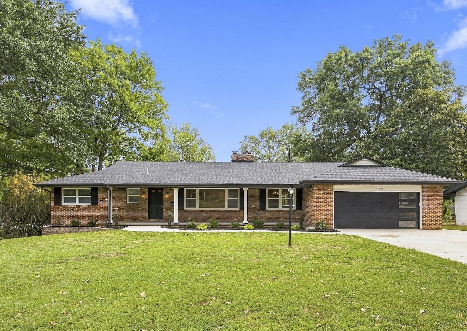 2734 E Glenwood Street, Springfield MO 65804