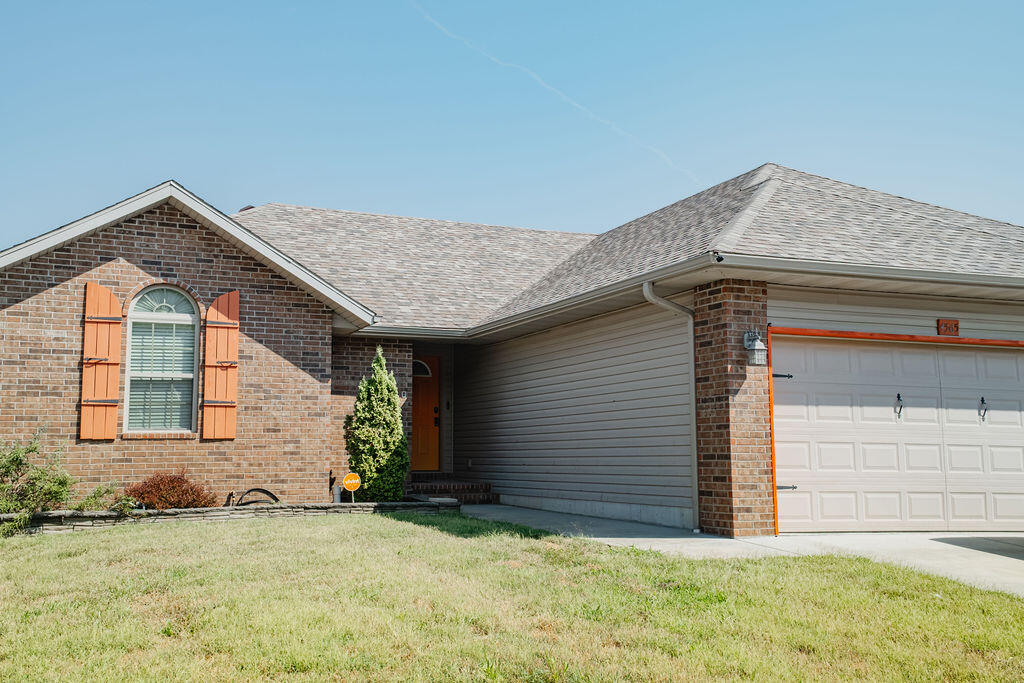 4565 W Greenridge Street, Springfield MO 65807