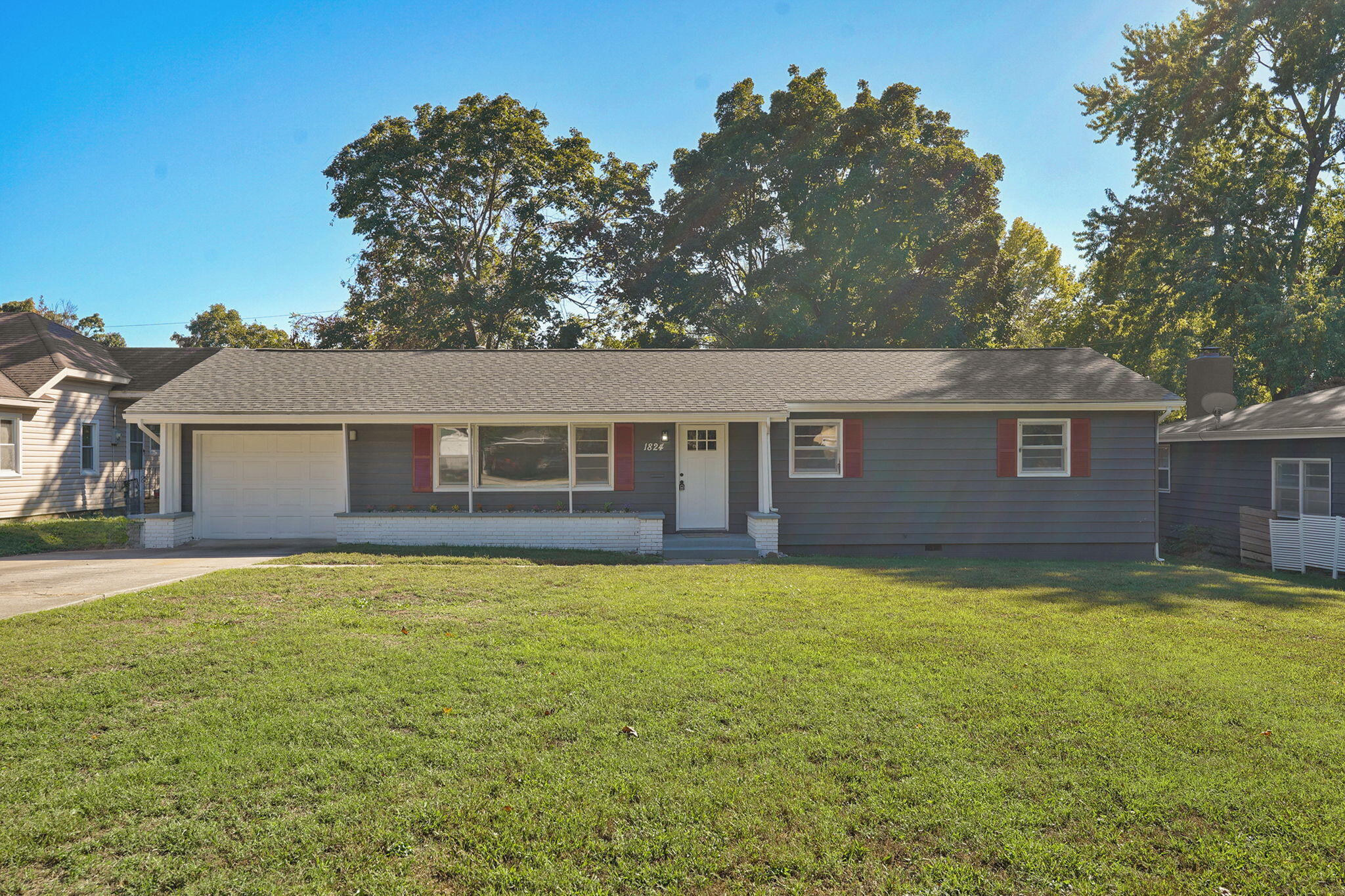 1824 E Crestview Street, Springfield MO 65804