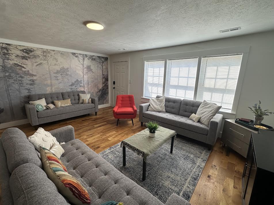 1657 E Division Street, Springfield MO 65803