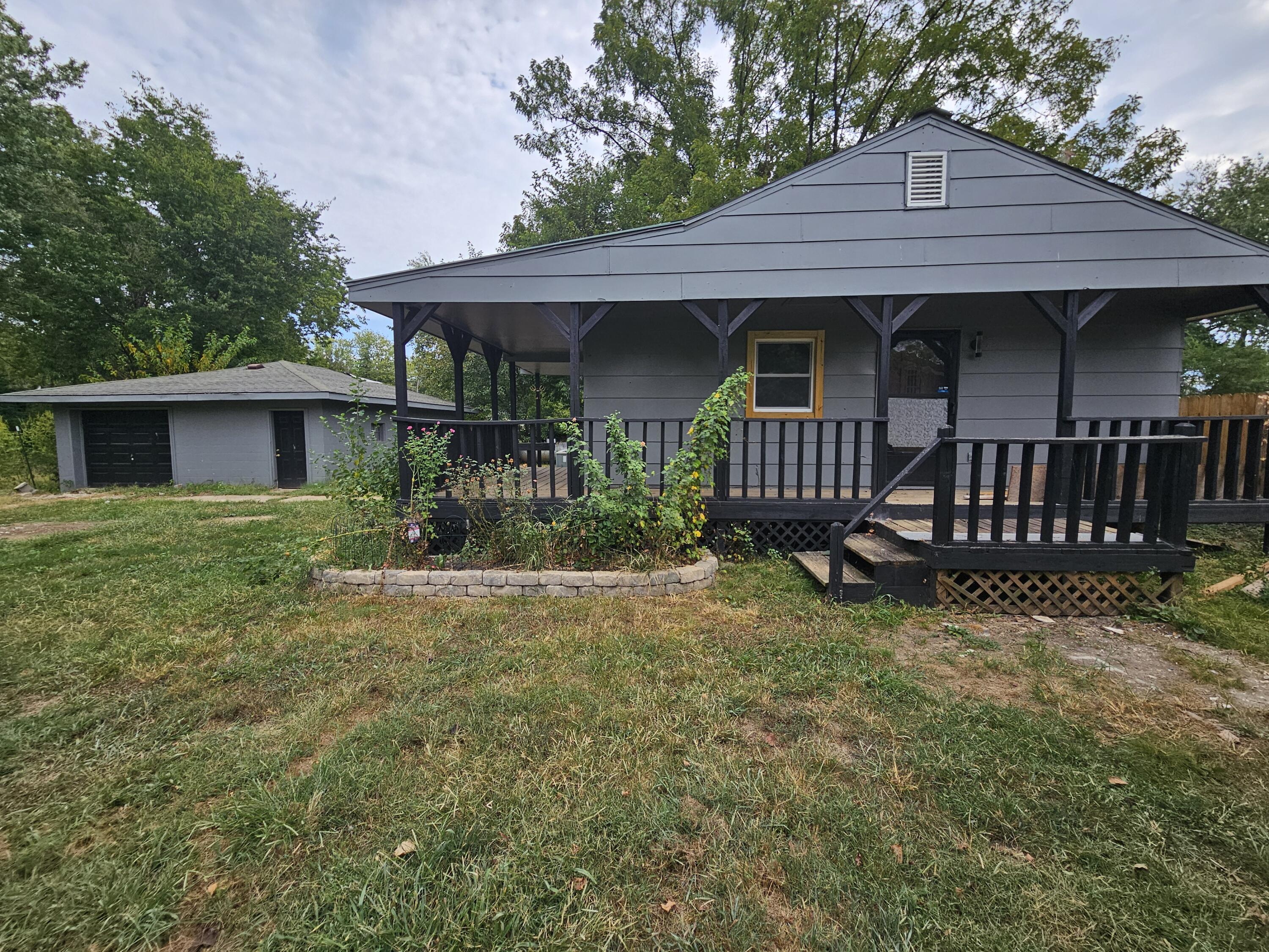 292 S Oak Avenue, Sparta MO 65753