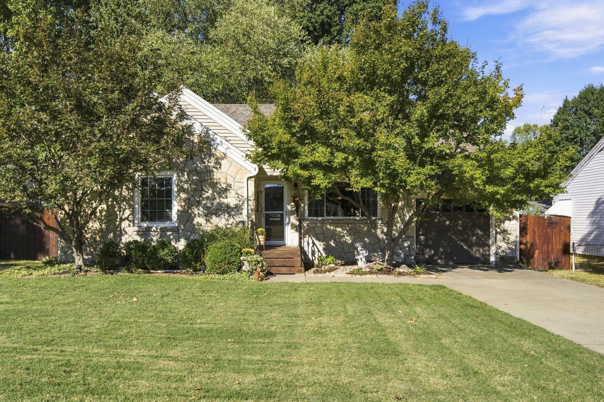 1739 S Kentwood Avenue, Springfield MO 65804