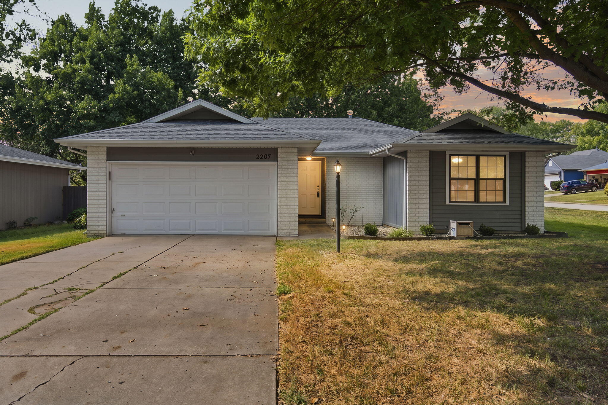 2207 S Nettleton Avenue, Springfield MO 65807