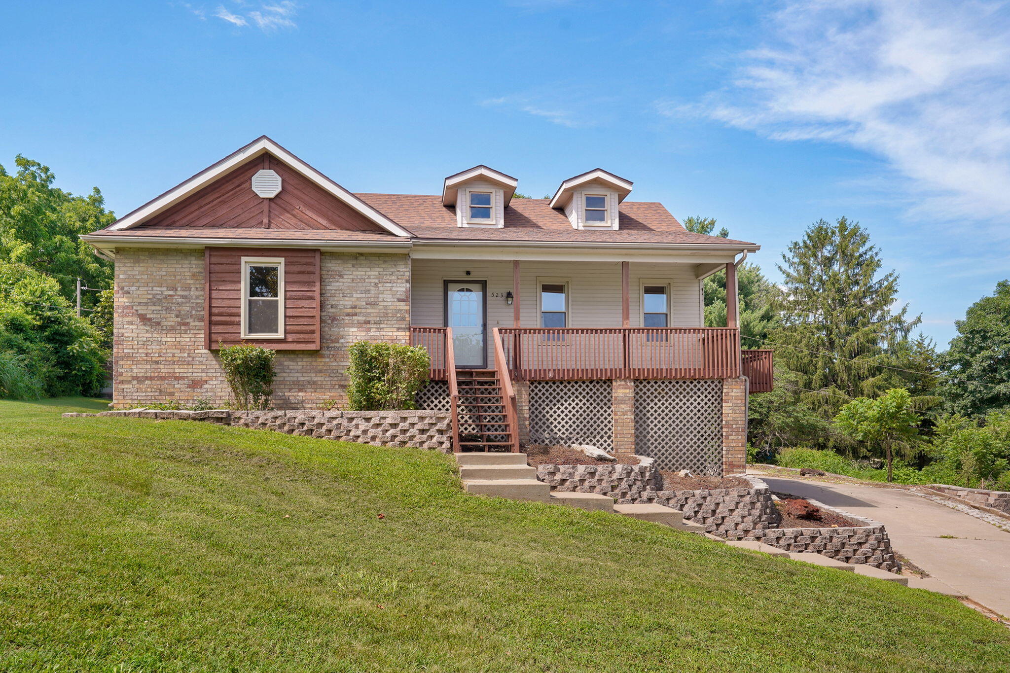 523 E Camino Street, Springfield MO 65810