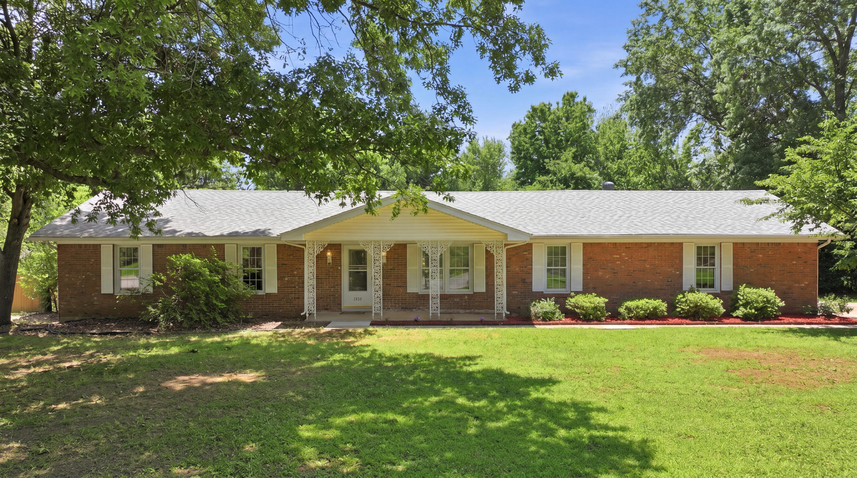 1666 E Richmond Street, Springfield MO 65804