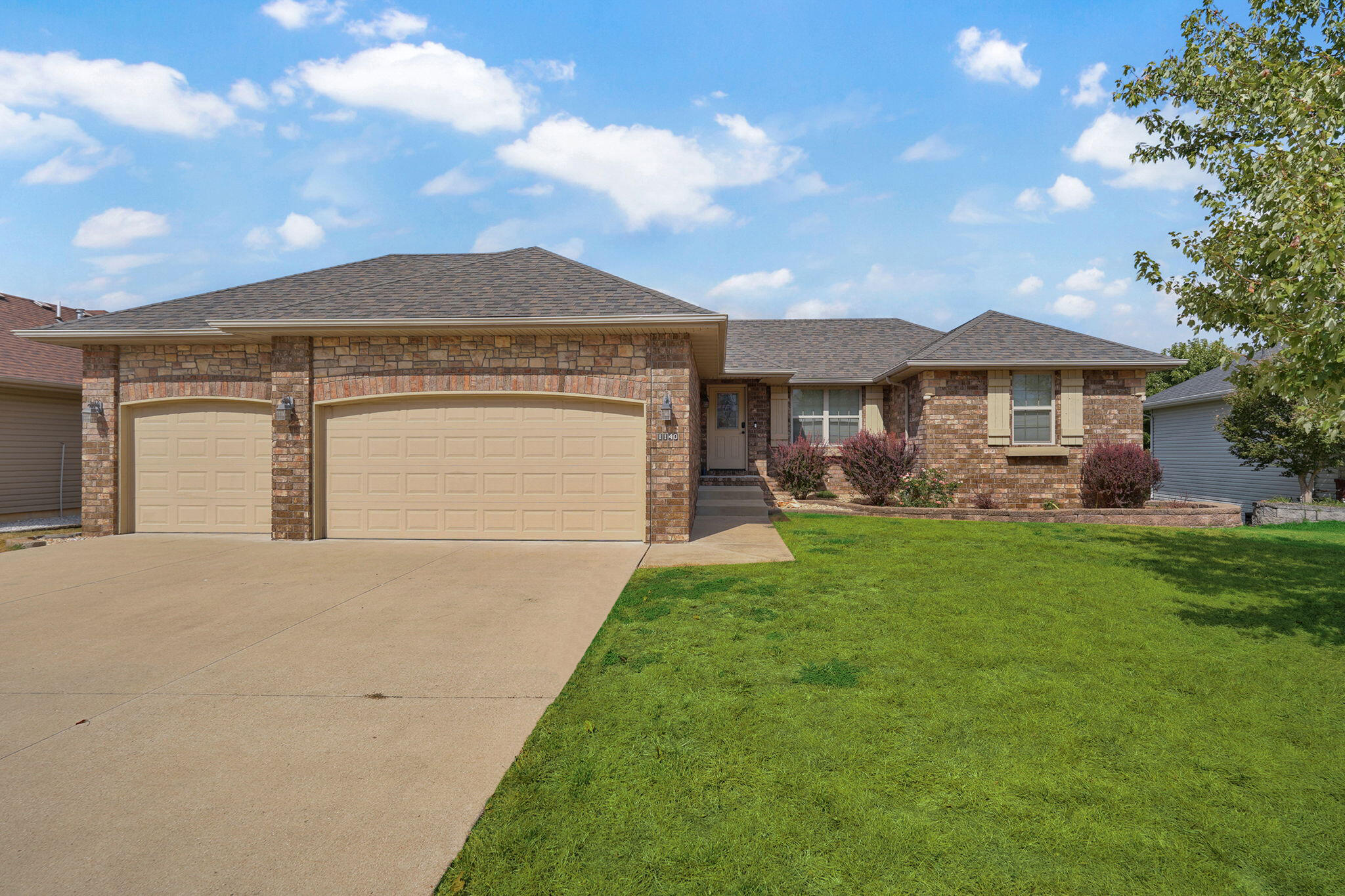 1140 S Erika Avenue, Springfield MO 65802