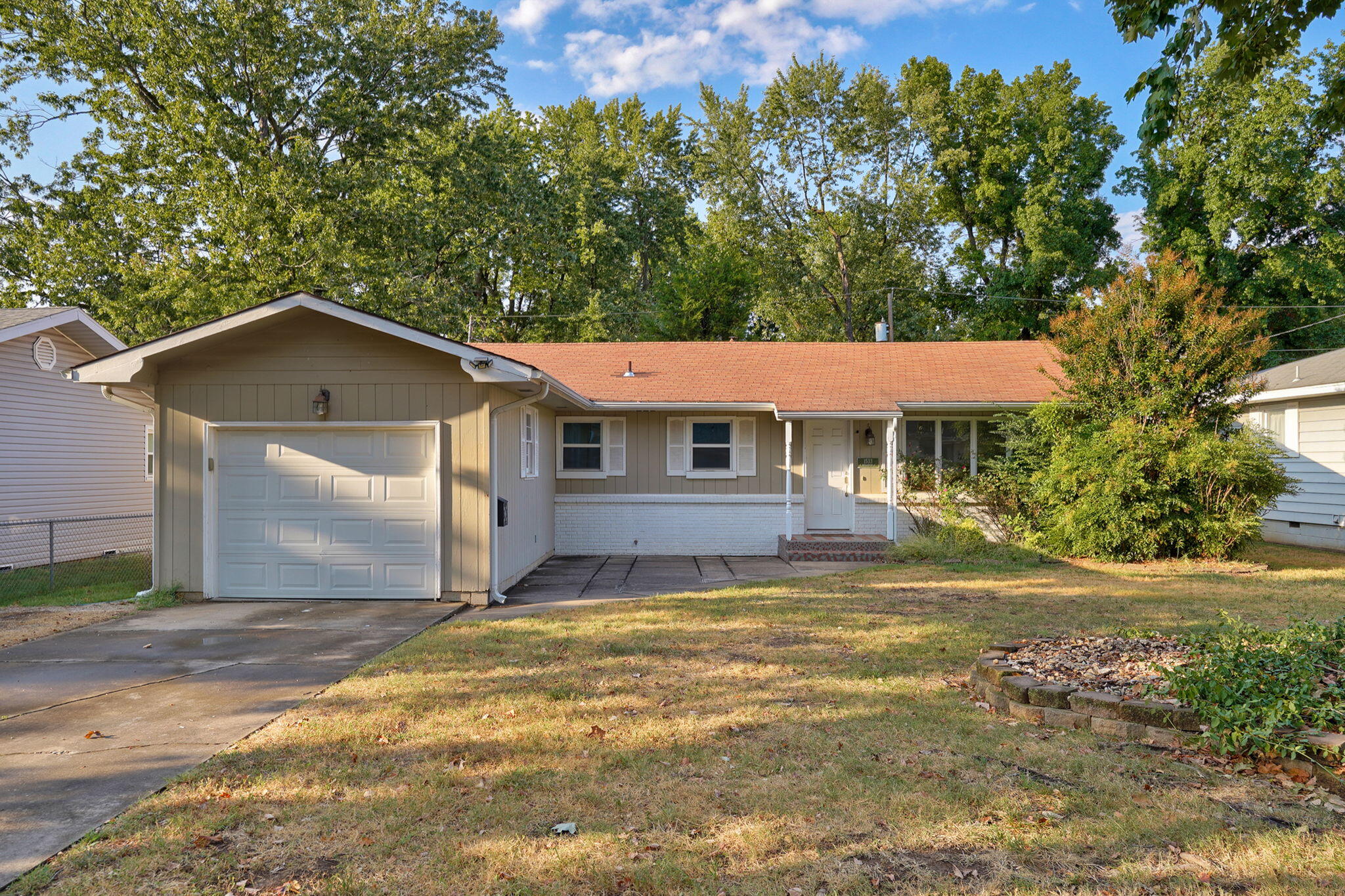 1533 E Broadmoor Street, Springfield MO 65804