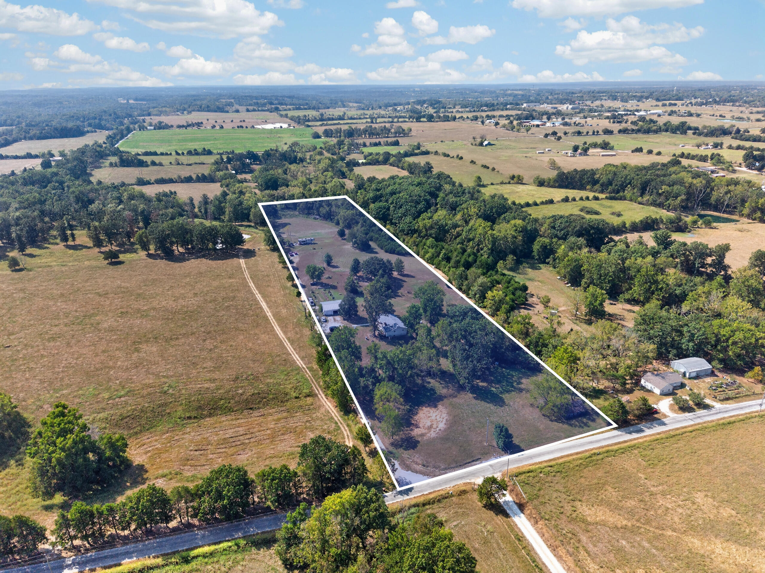 1080 Apache Road, Sparta MO 65753