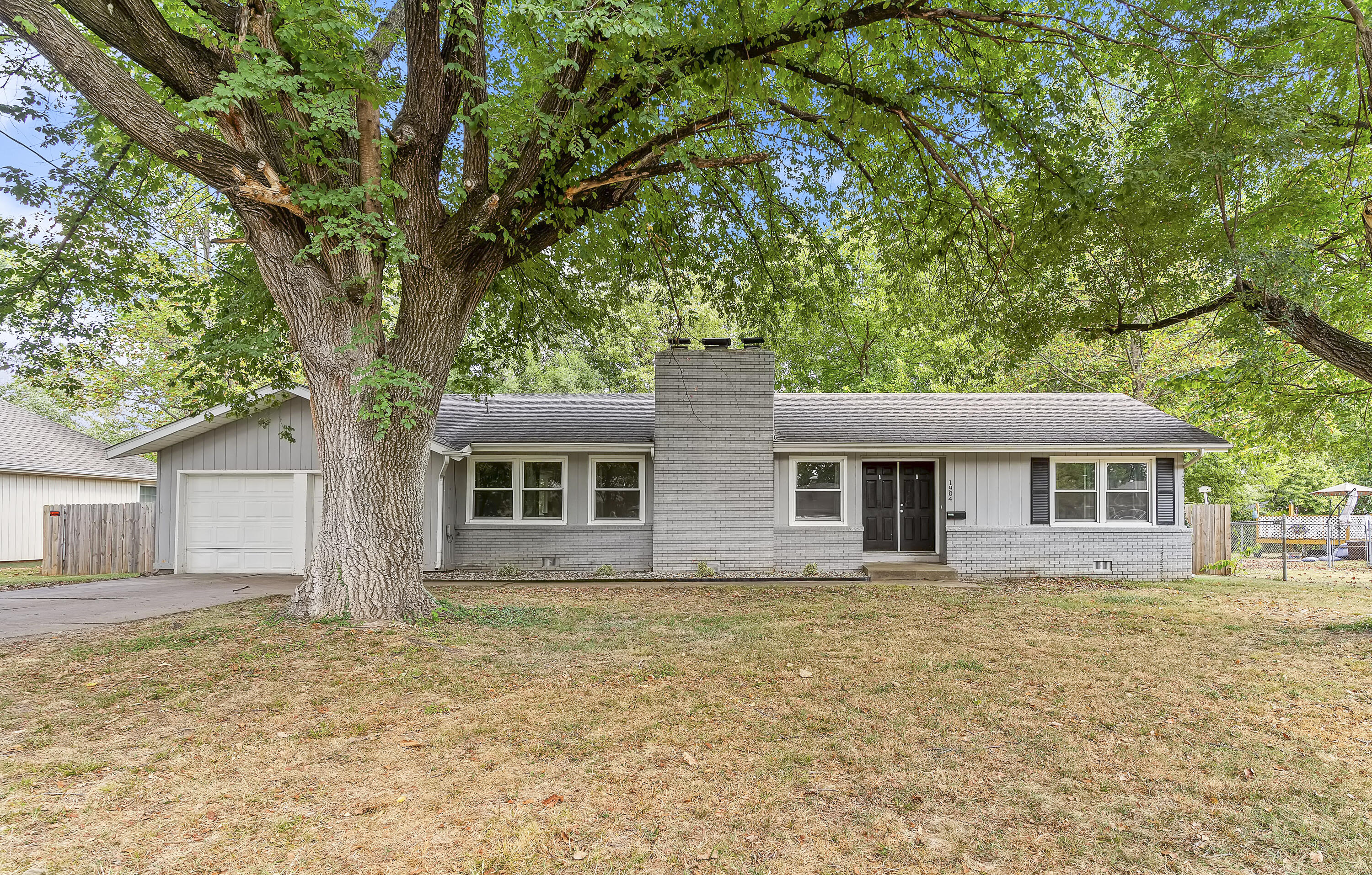 1904 S Glencrest Avenue, Springfield MO 65804