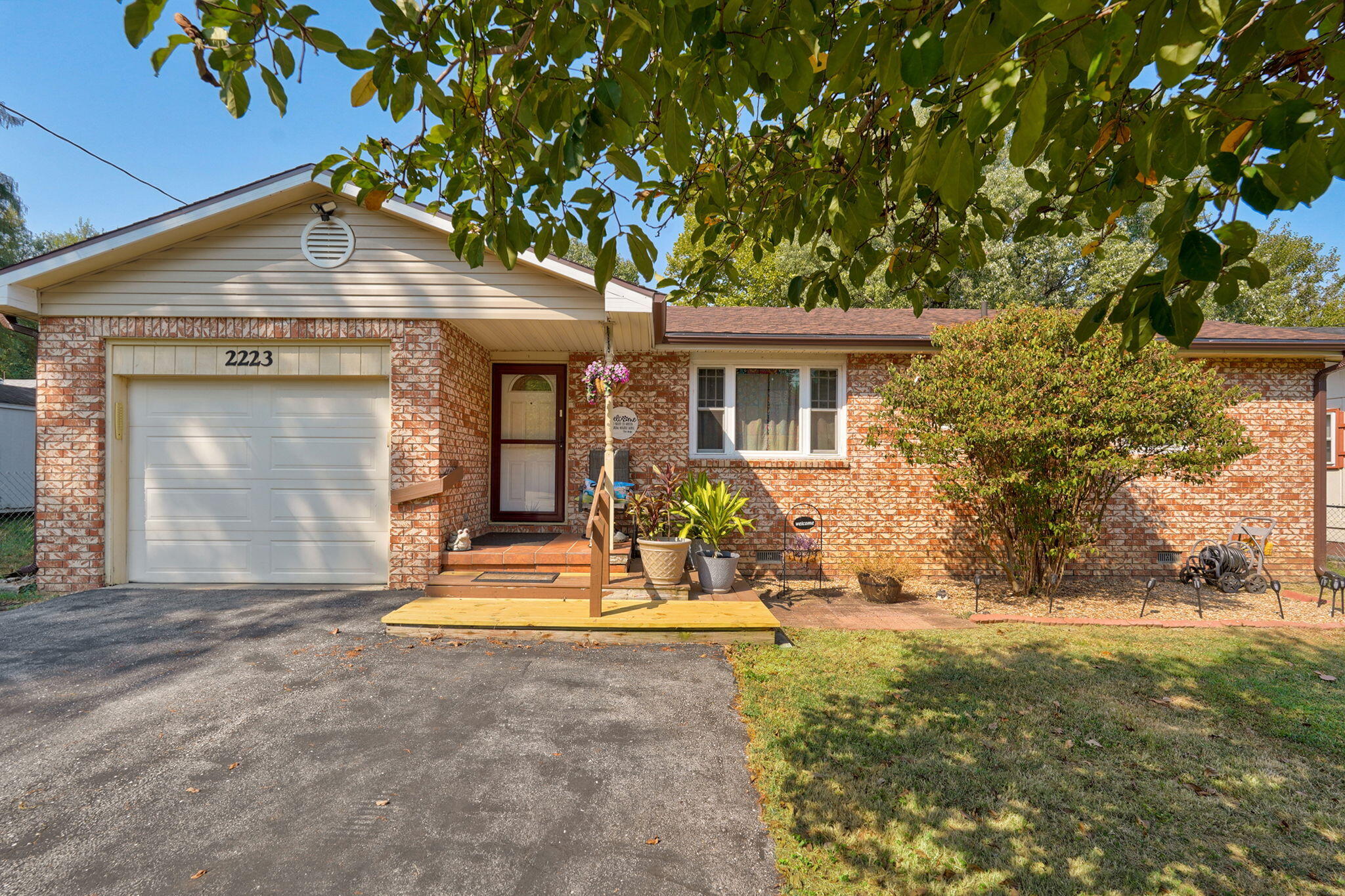 2223 N Roosevelt Avenue, Springfield MO 65803