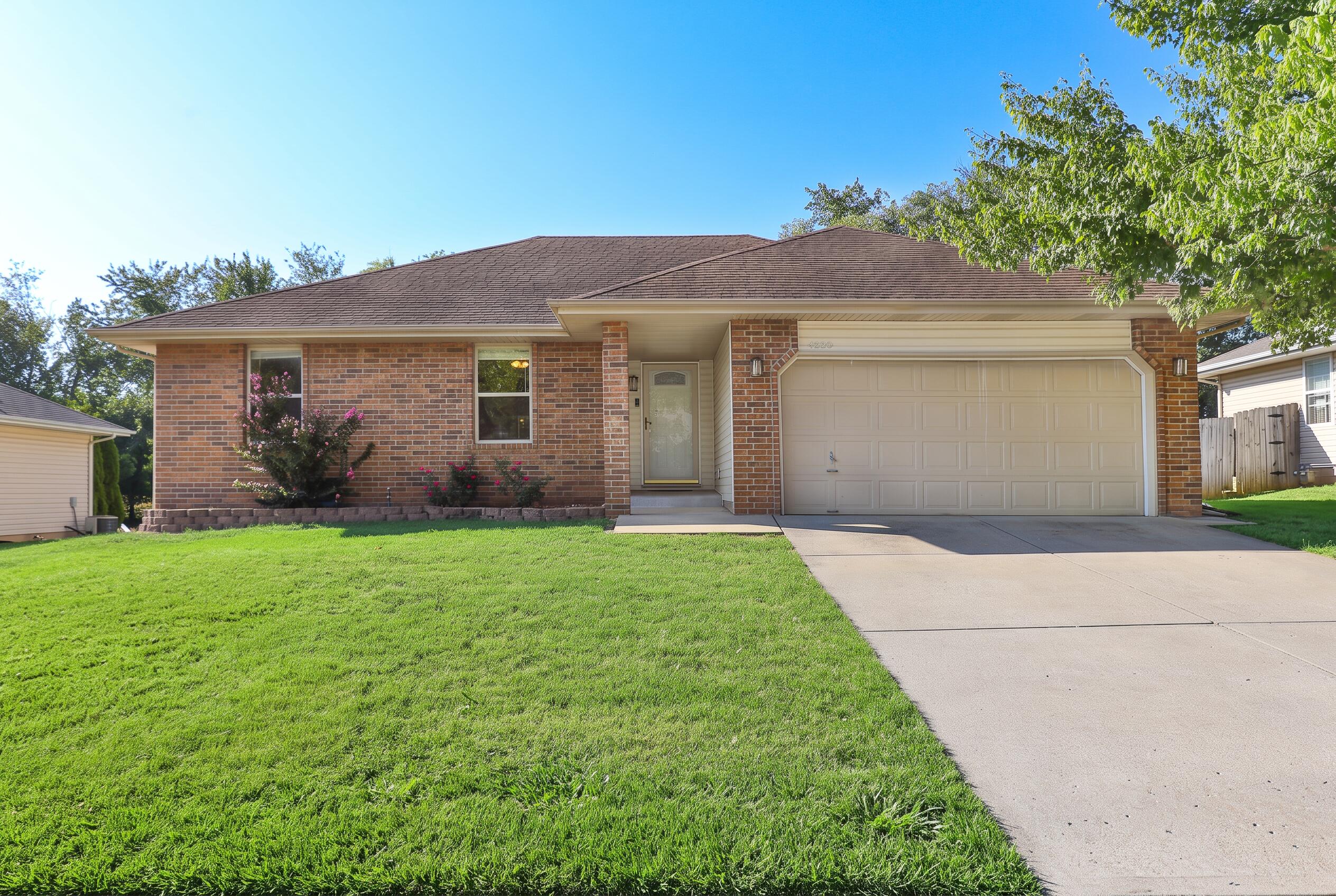 4230 W Madison Street, Springfield MO 65802