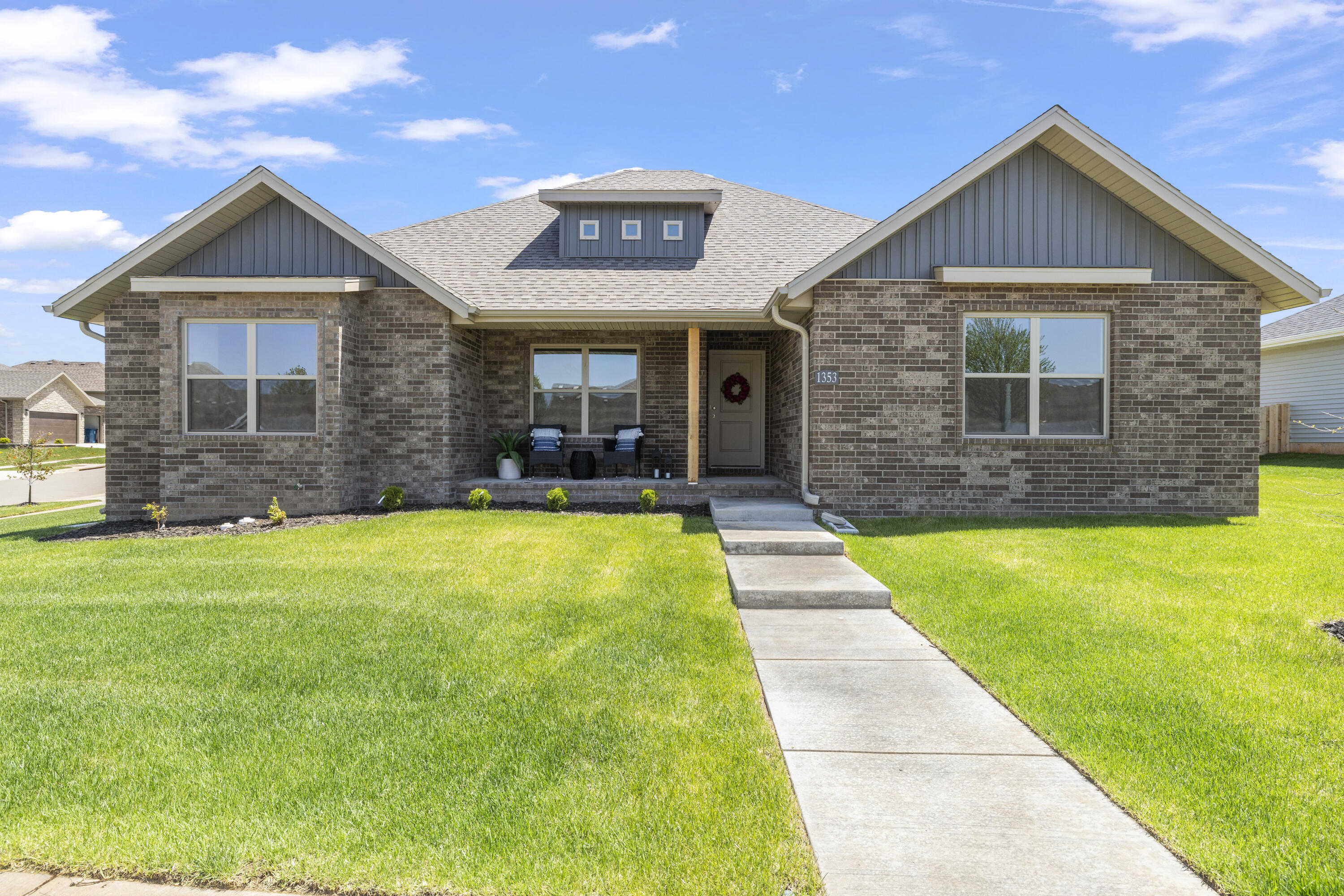 1353 N Sandy Creek Circle, Nixa MO 65714