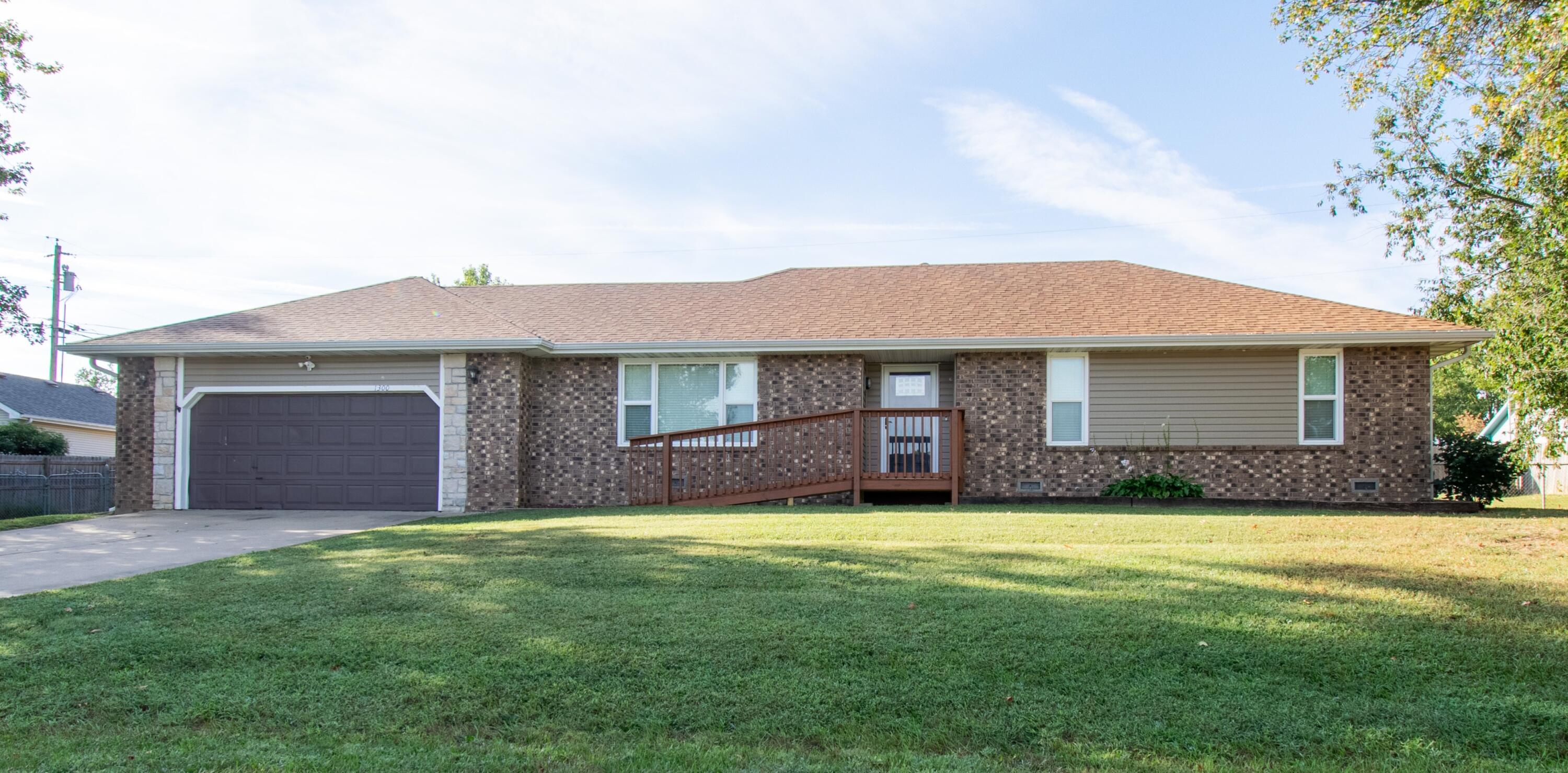 1300 E Rainey Street, Ozark MO 65721