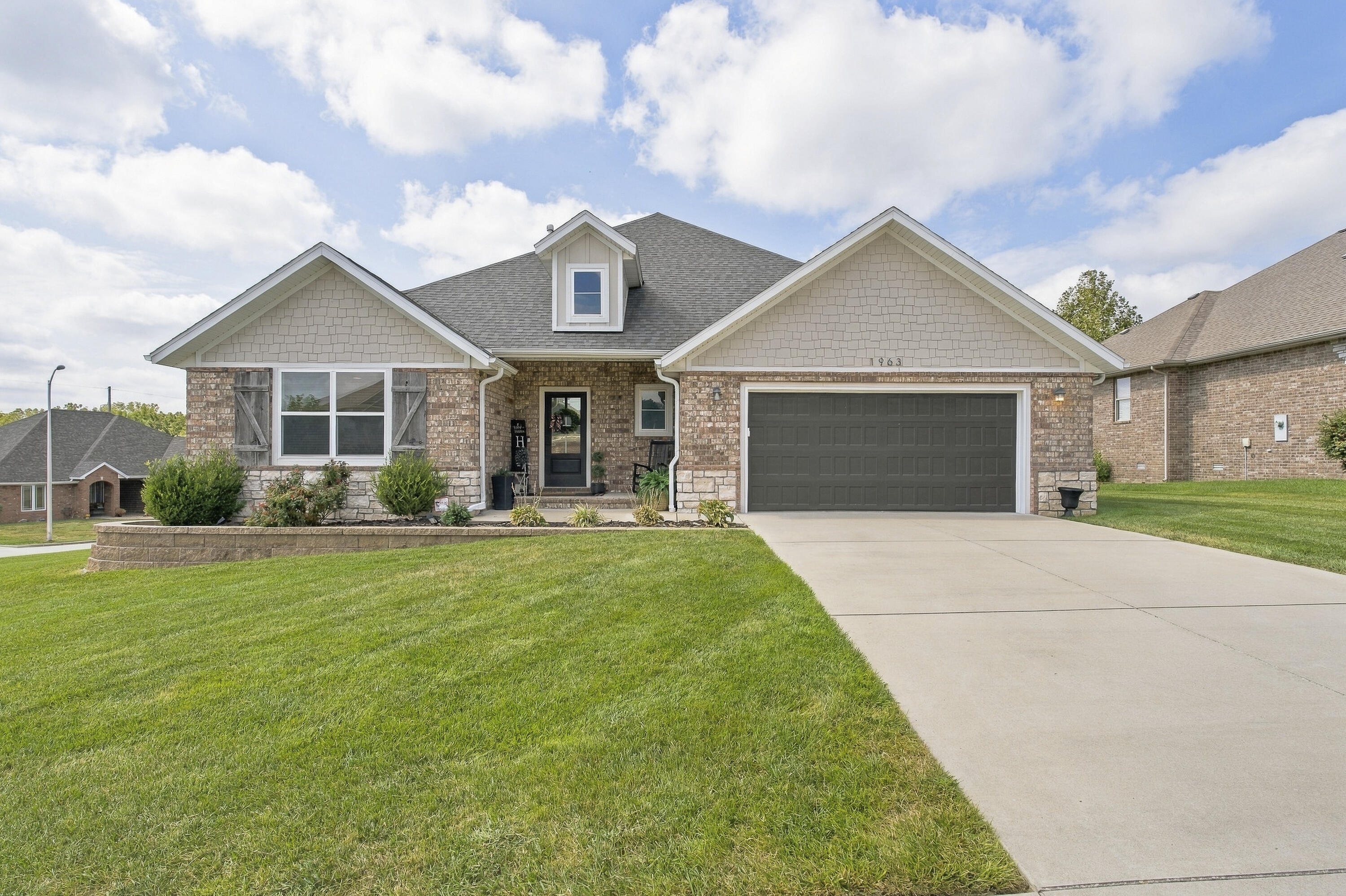 1963 N Grindstone Avenue, Springfield MO 65802