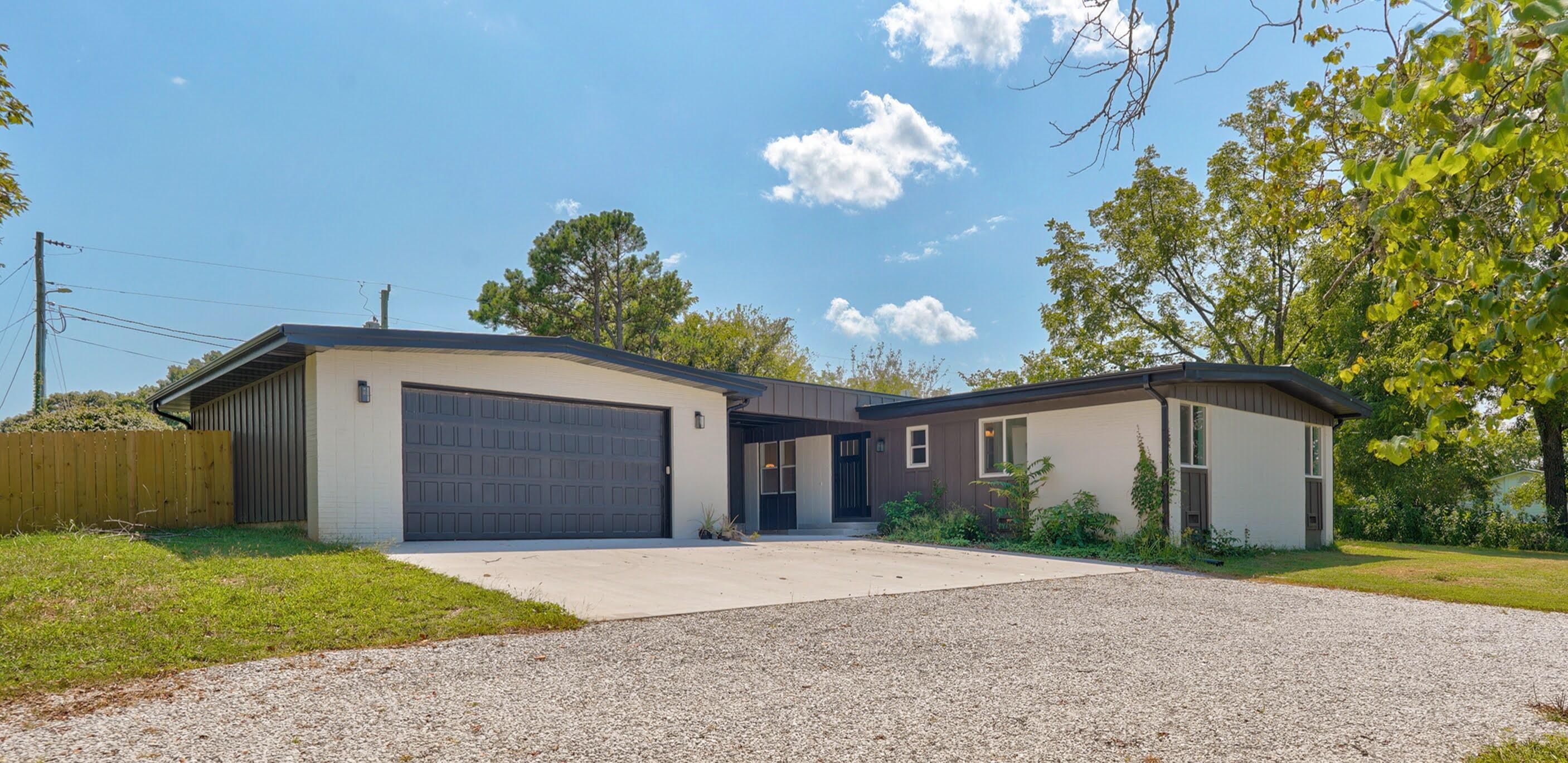 5776 E Farm Rd 168, Rogersville MO 65742