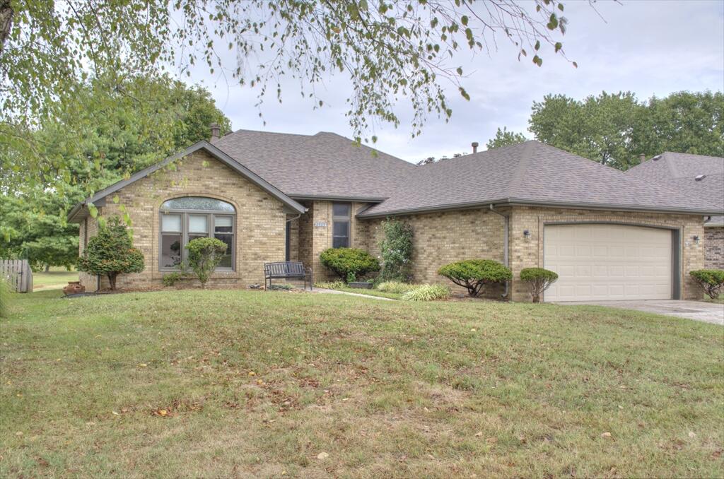 2525 N Meadowlake Drive, Springfield MO 65802