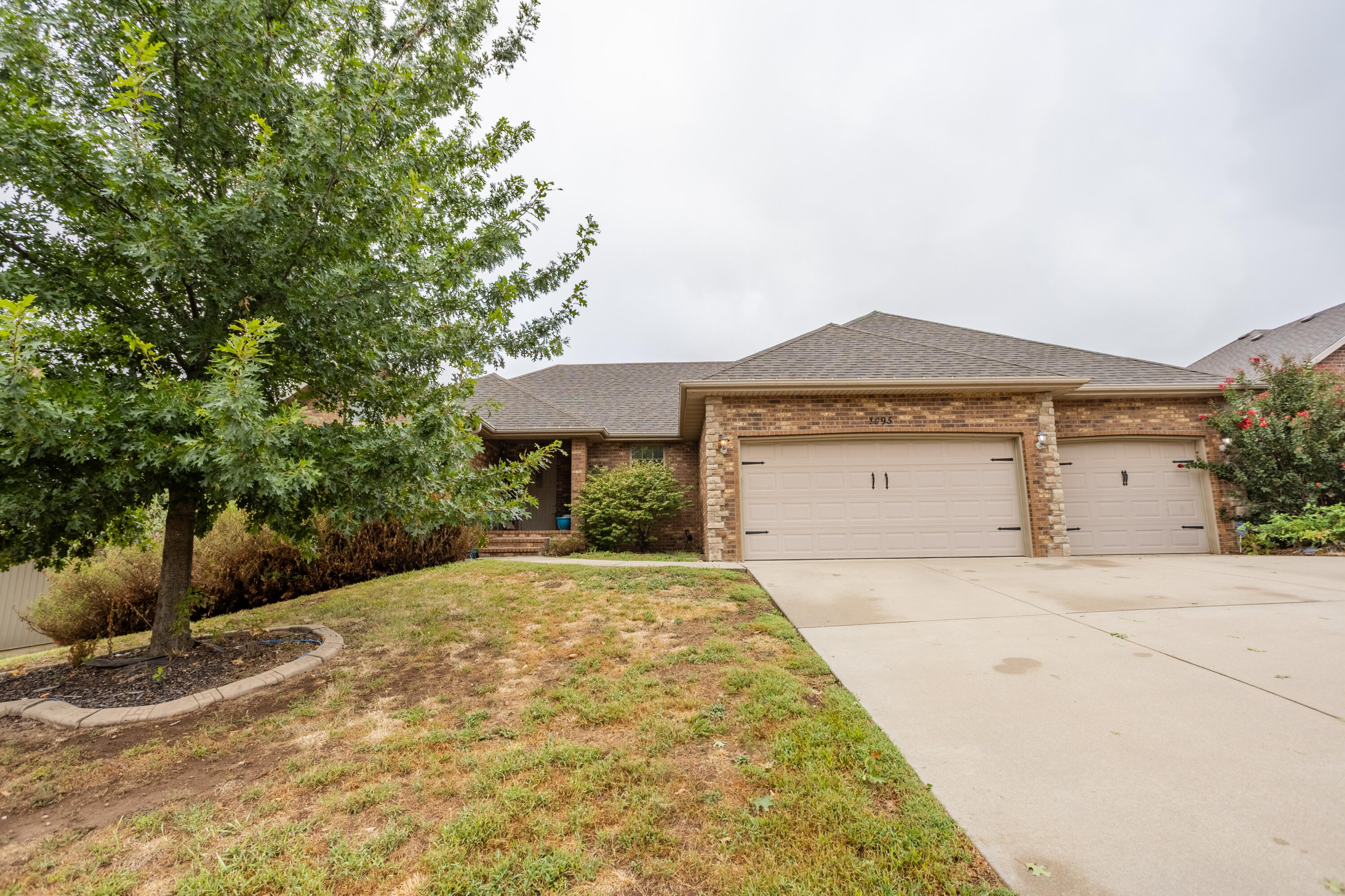 1095 E Daisy Falls Drive, Nixa MO 65714