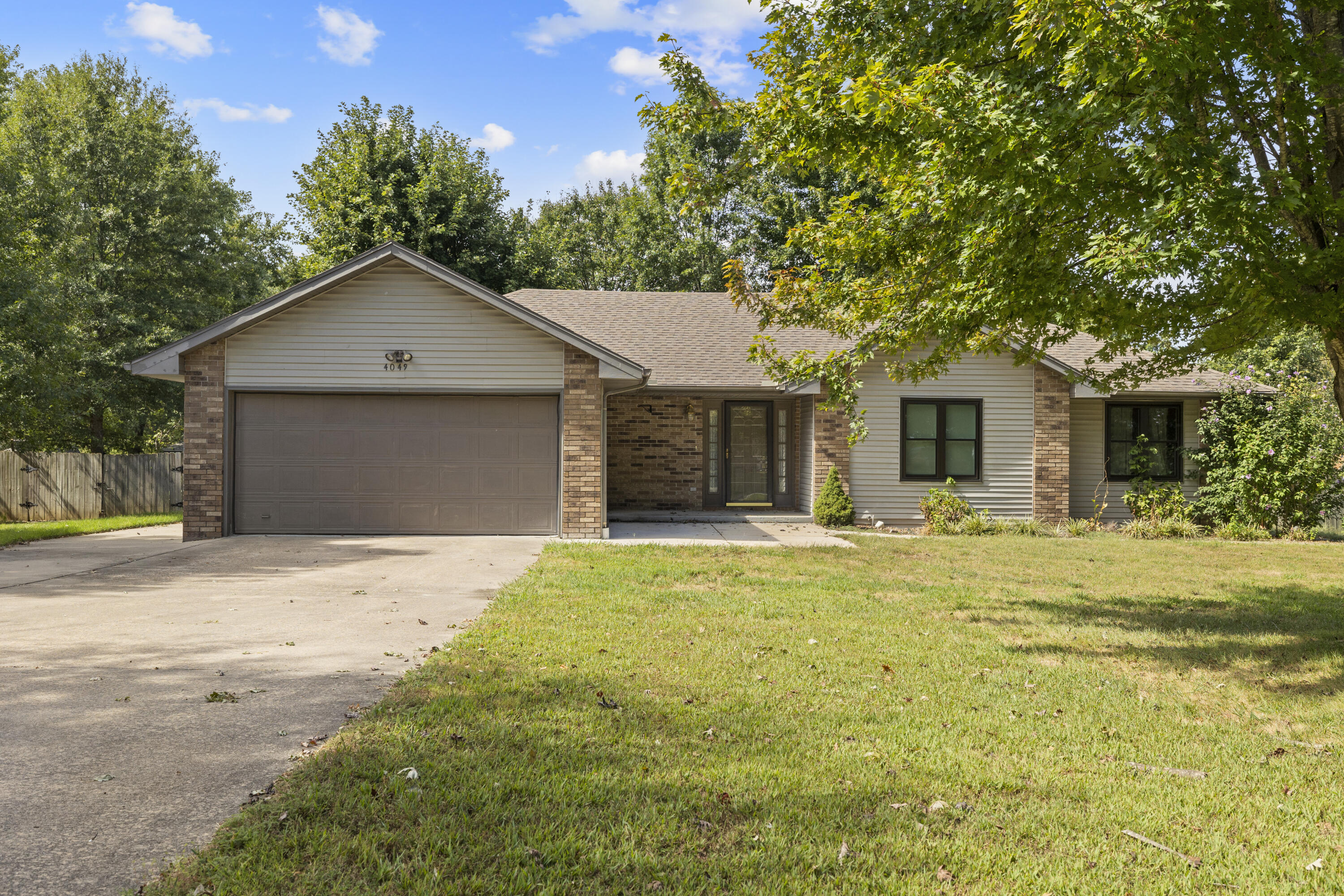 4049 S Tipperary Avenue, Rogersville MO 65742