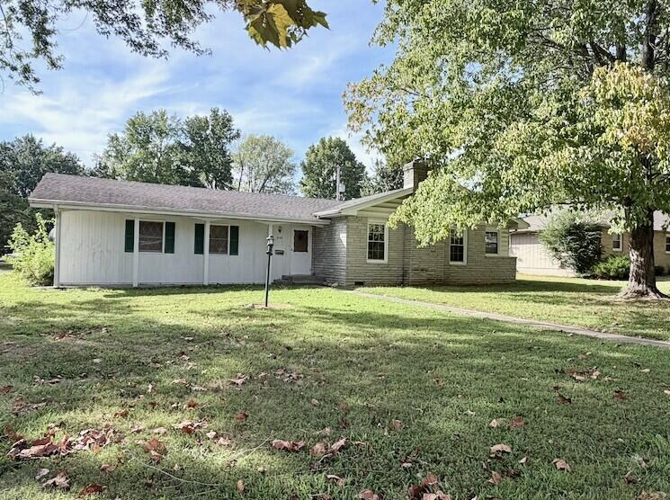 2143 S Brighton Drive, Springfield MO 65804